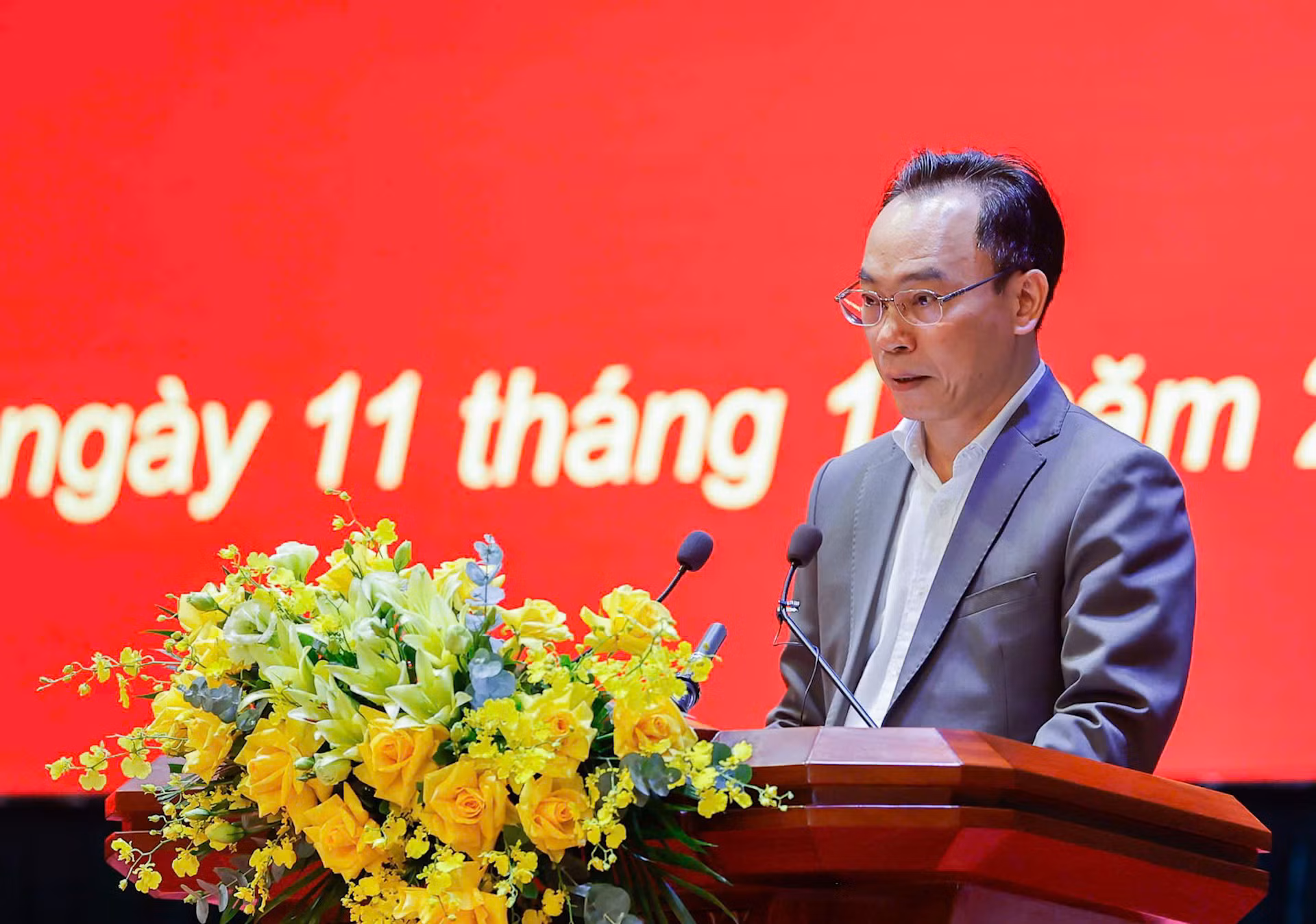 Thứ trưởng Bộ Giáo dục và Đào tạo Hoàng Minh Sơn phát biểu.