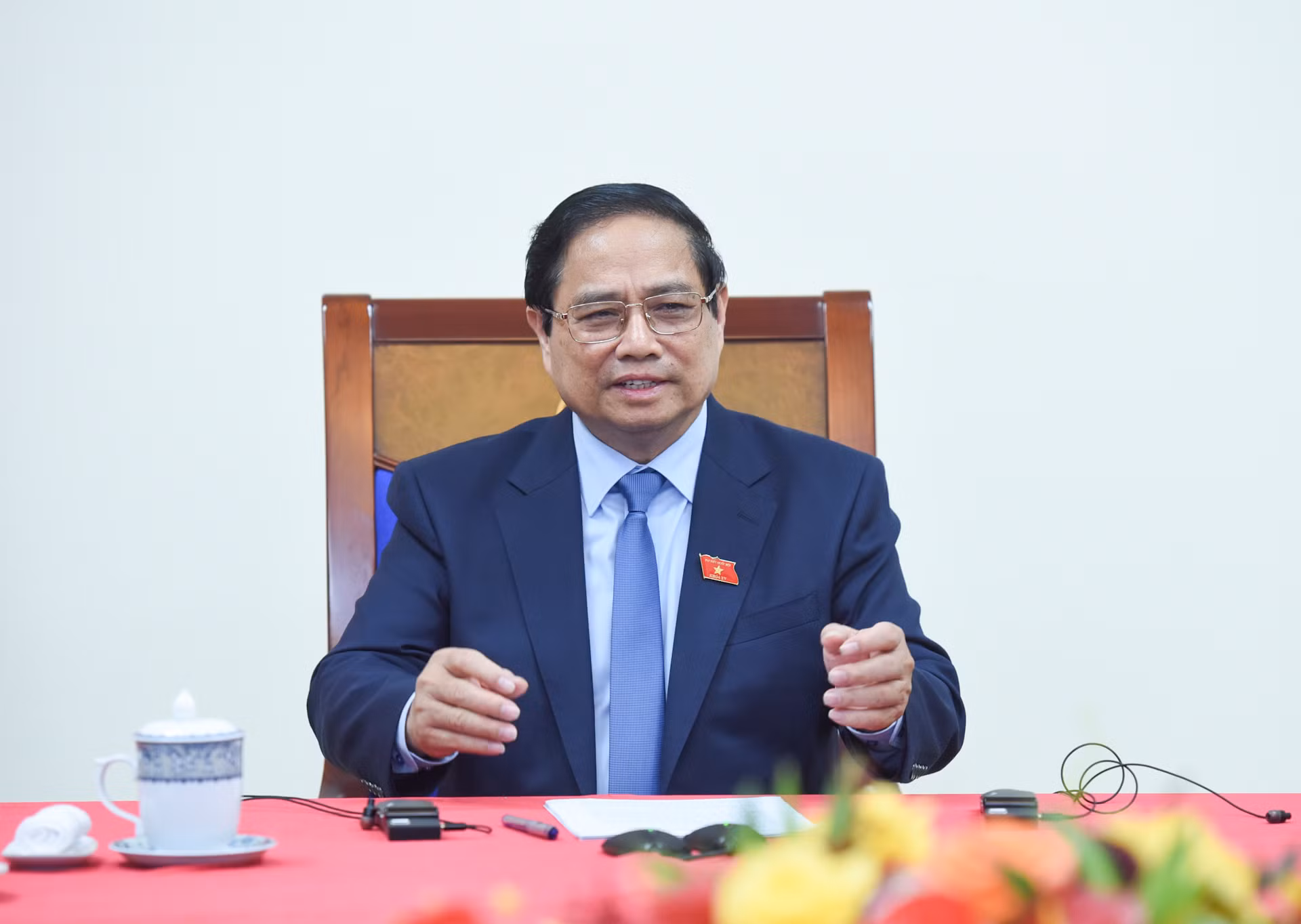 Thủ tướng Phạm Minh Chính điện đàm với Thủ tướng nước Cộng hòa Singapore Lawrence Wong.