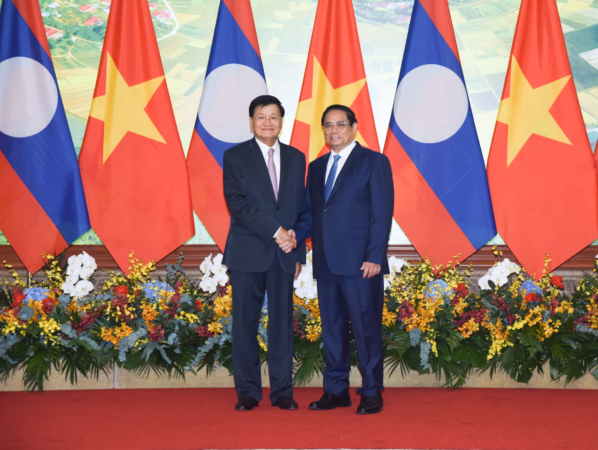 Thủ tướng Phạm Minh Chính và Tổng Bí thư, Chủ tịch nước Lào Thongloun Sisoulith. Thủ tướng Phạm Minh Chính và Tổng Bí thư, Chủ tịch nước Lào Thongloun Sisoulith.