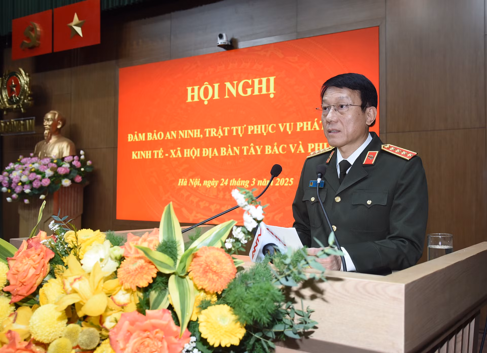 Đại tướng Lương Tam Quang, Bộ trưởng Công an phát biểu tại hội nghị. Đại tướng Lương Tam Quang, Bộ trưởng Công an phát biểu tại hội nghị.