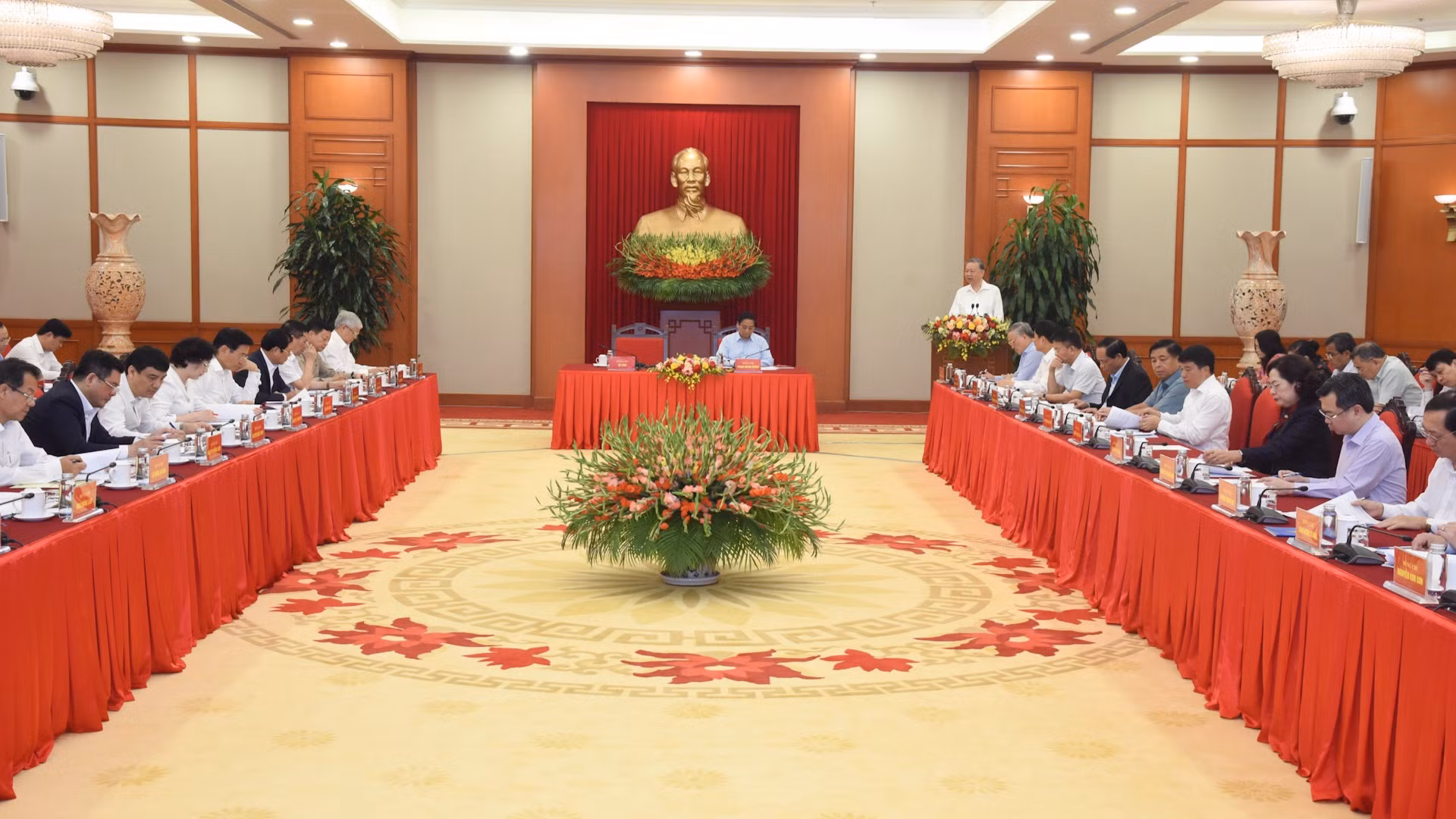 Tổng Bí thư Tô Lâm phát biểu chỉ đạo tại buổi làm việc với Tiểu ban Kinh tế-Xã hội Đại hội XIV của Đảng. 