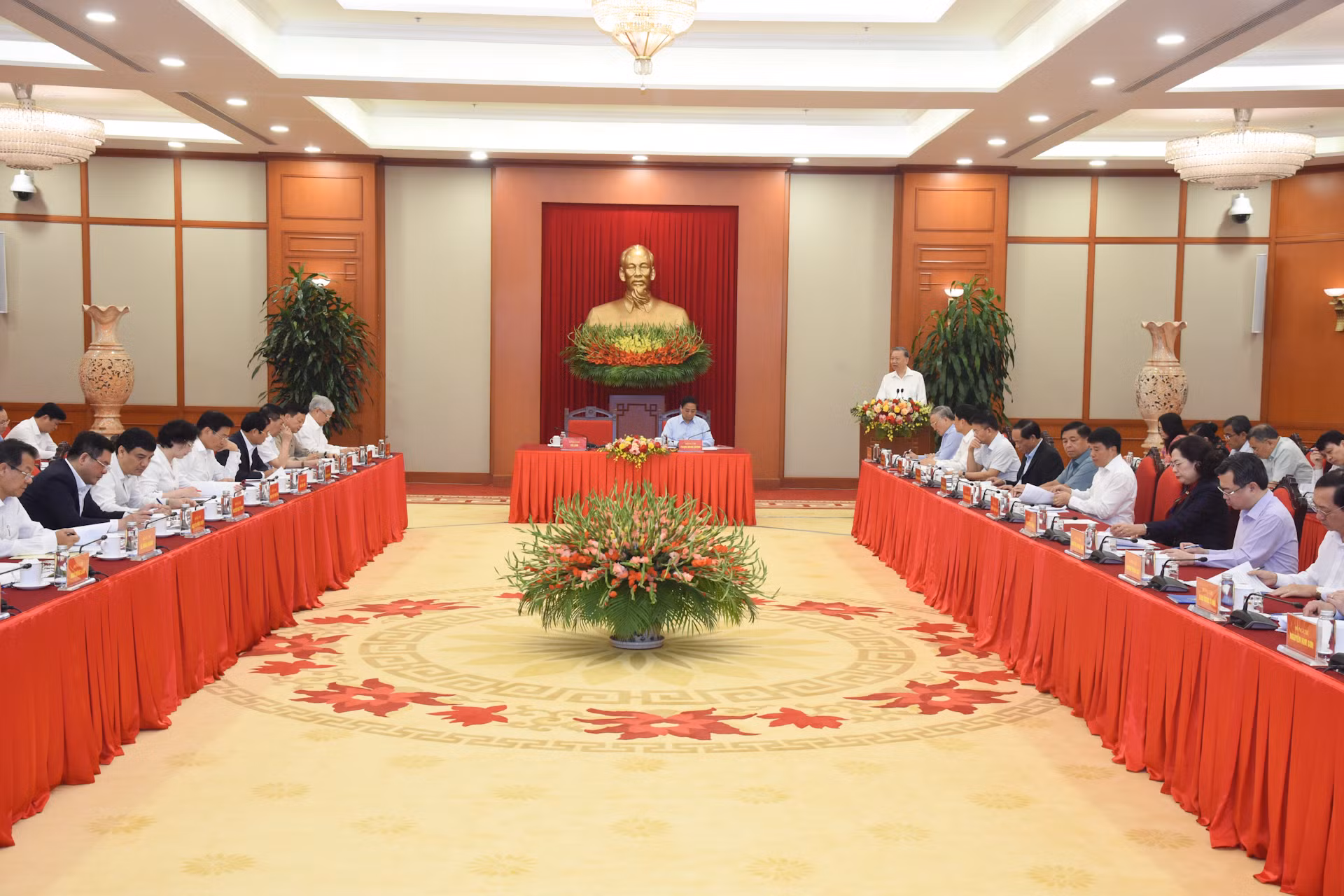 Quang cảnh buổi làm việc.