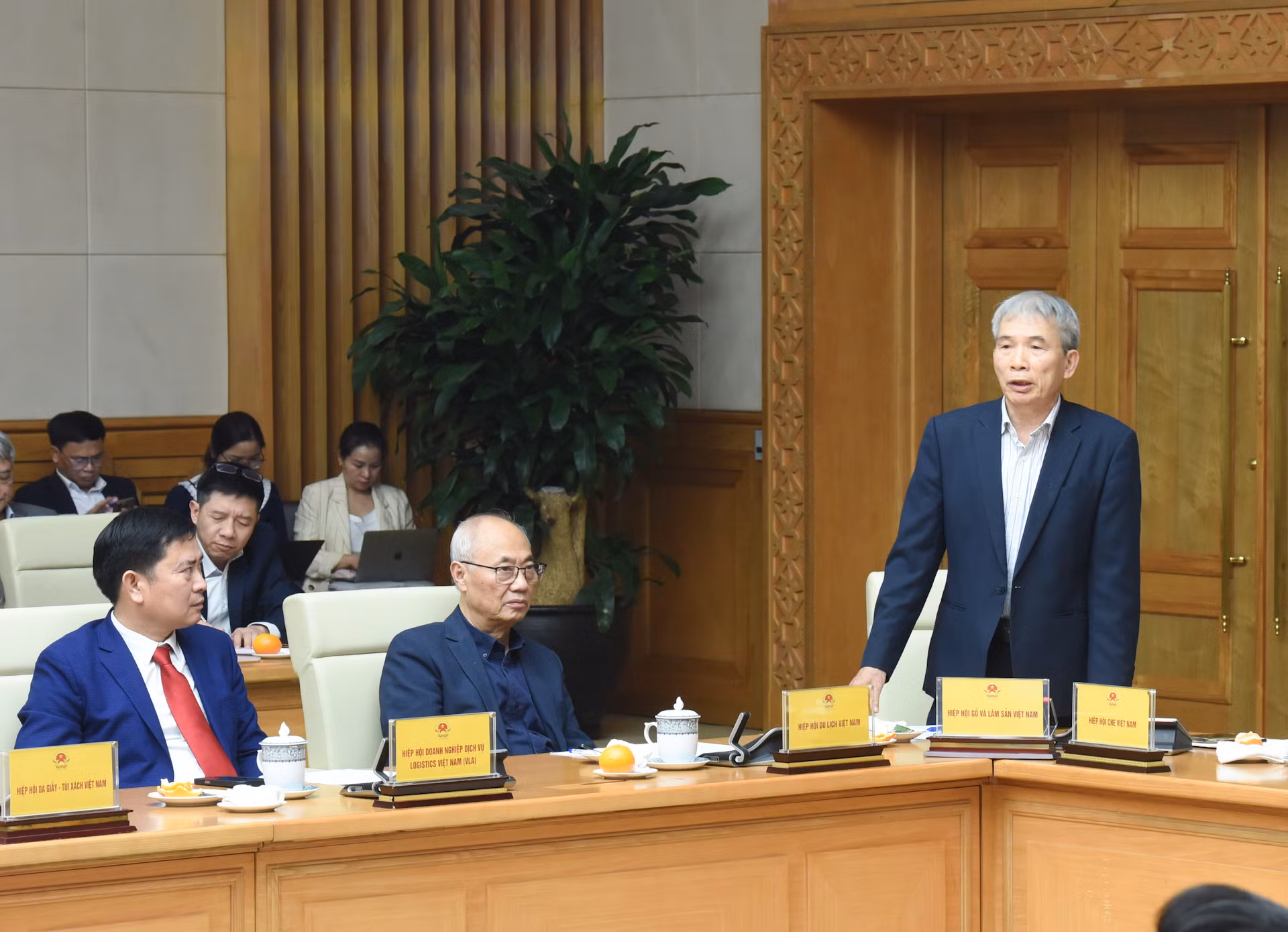 Phó Chủ tịch,Tổng Thư ký Hiệp hội gỗ và Lâm sản Việt Nam Ngô Sĩ Hoài phát biểu.