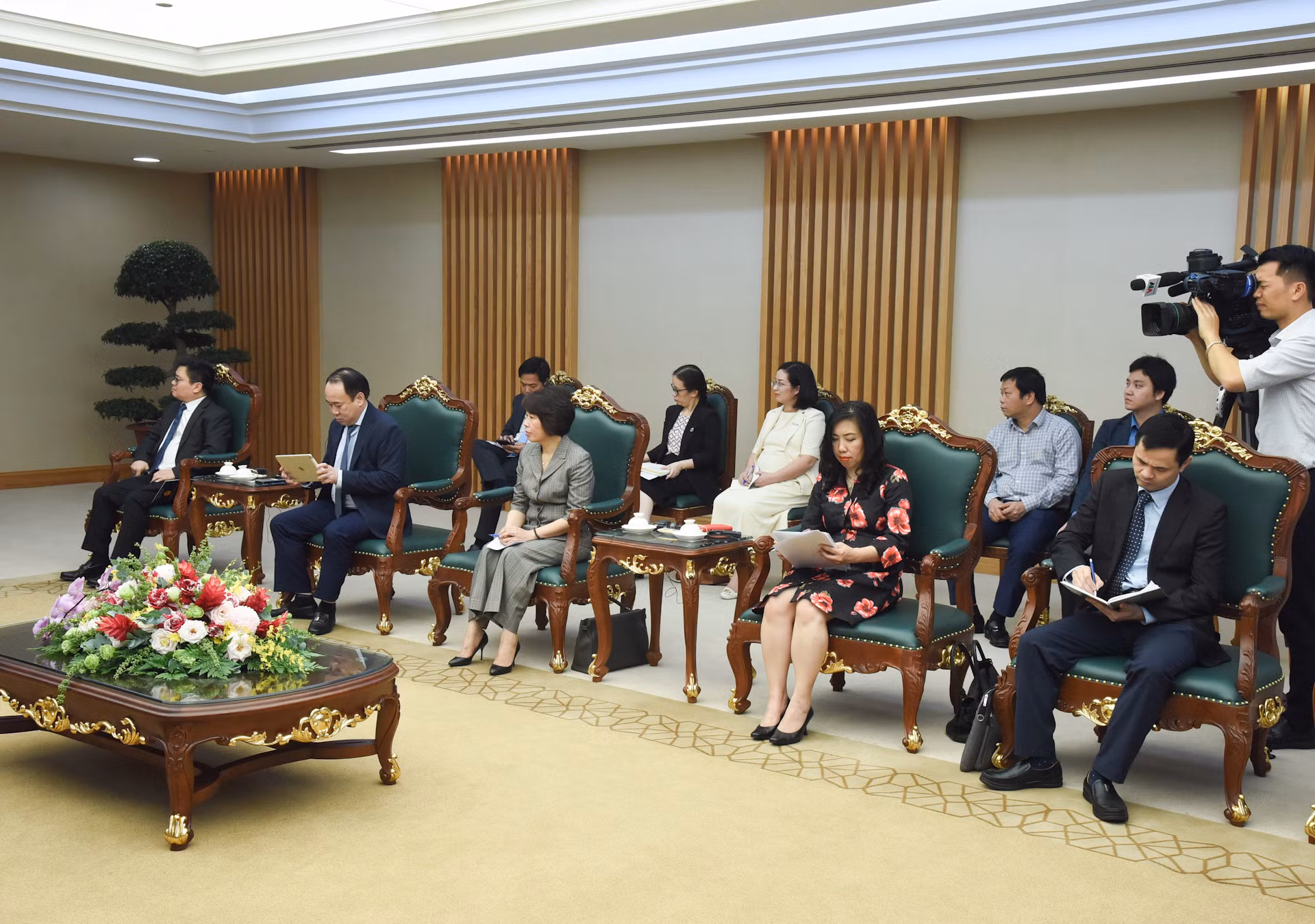 Đại diện lãnh đạo các ban, bộ, ngành của Chính phủ tham dự buổi tiếp.