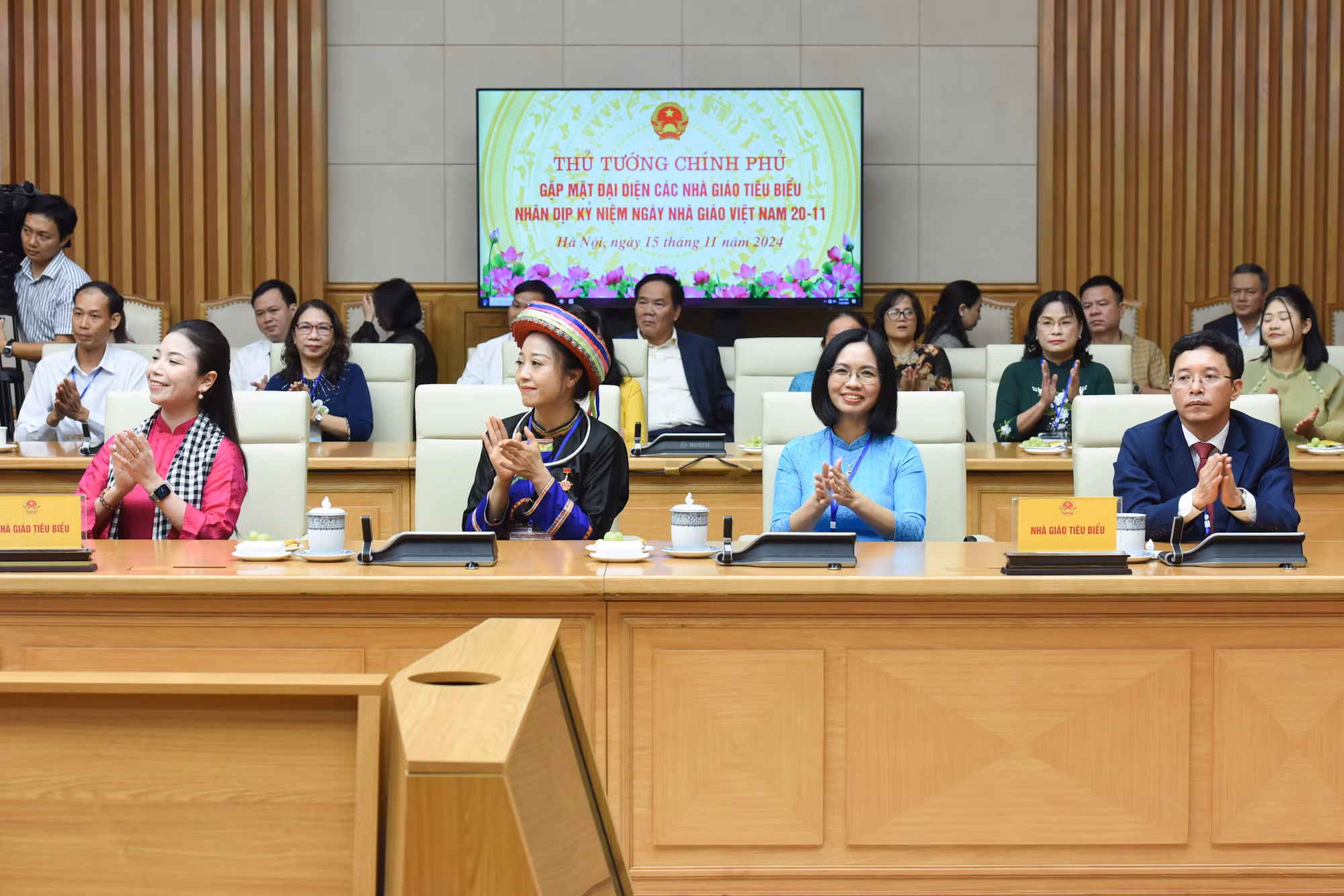 Đại diện các nhà giáo tiêu biểu tham dự cuộc gặp mặt.