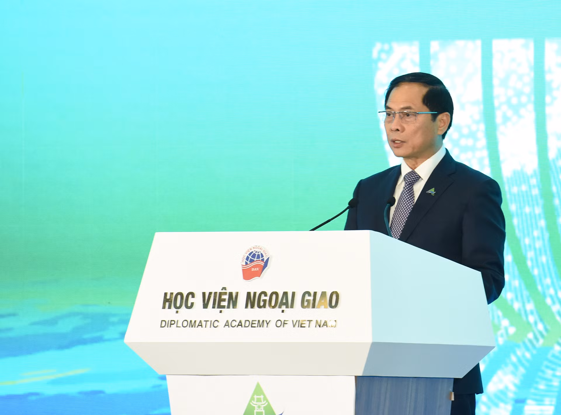 Phó Thủ tướng, Bộ trưởng Ngoại giao Bùi Thanh Sơn phát biểu chào mừng.