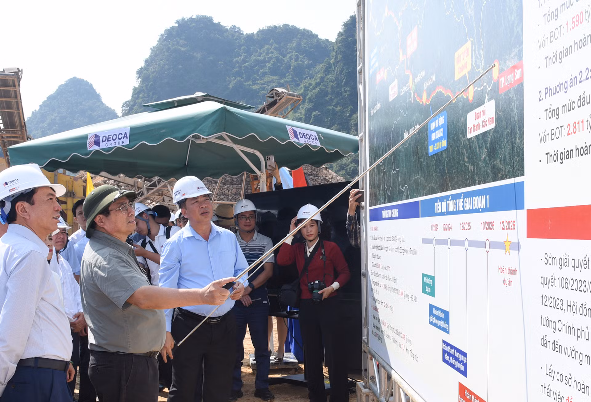 Thủ tướng Phạm Minh Chính kiểm tra thi công đường bộ cao tốc Đồng Đăng-Trà Lĩnh đoạn qua huyện Thạch An, tỉnh Cao Bằng.