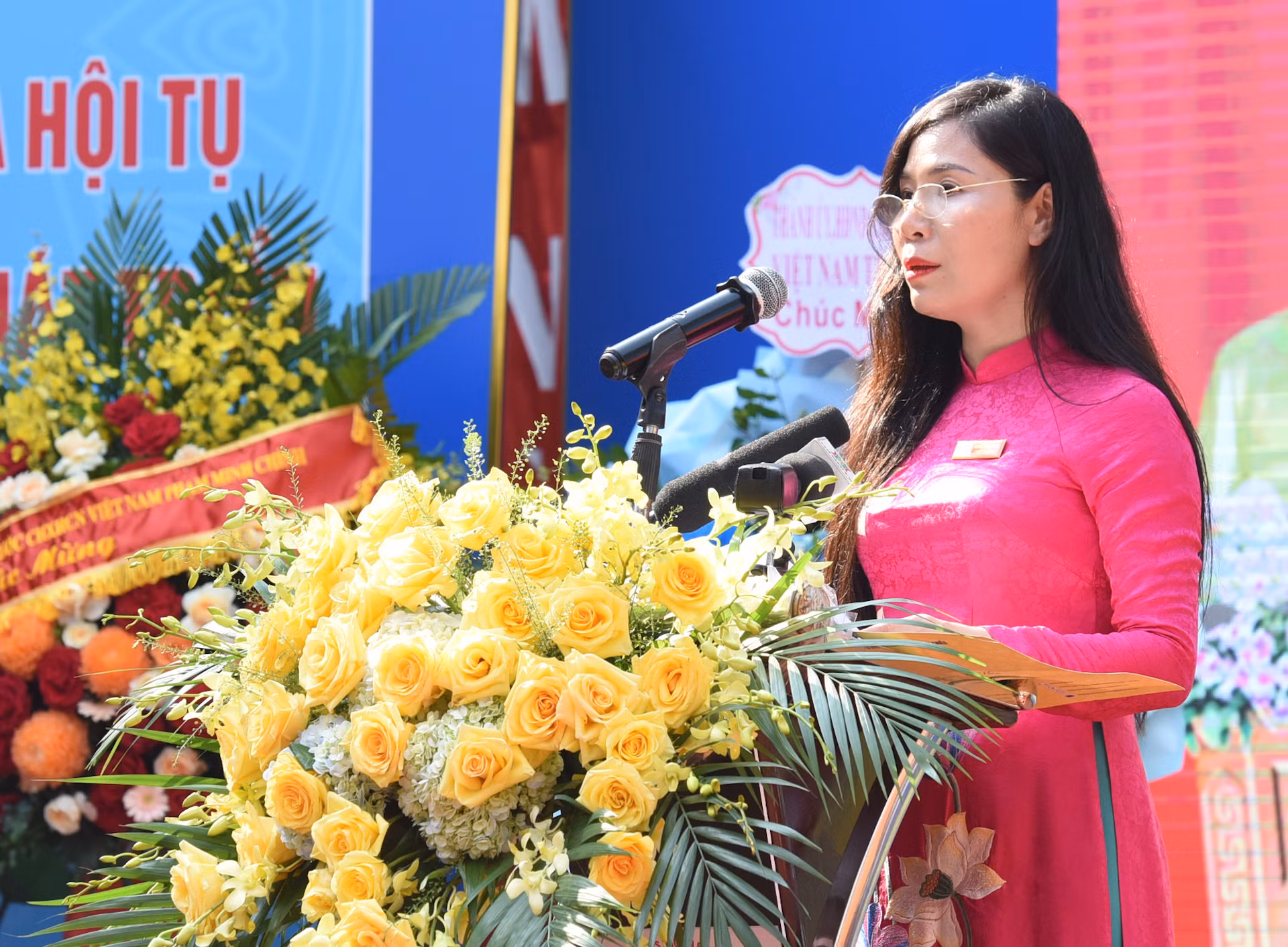 Hiệu trưởng Trường Phổ thông cơ sở Nguyễn Đình Chiểu Nguyễn Thị Tuyết Mai phát biểu ý kiến tại Lễ khai giảng.