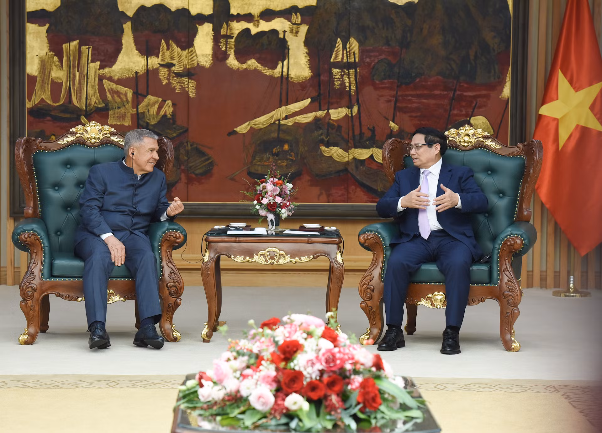 Thủ tướng Phạm Minh Chính tiếp ông Rustam Minnikhanov, Người đứng đầu Cộng hòa Tatarstan thuộc Liên bang Nga. Thủ tướng Phạm Minh Chính tiếp ông Rustam Minnikhanov, Người đứng đầu Cộng hòa Tatarstan thuộc Liên bang Nga.