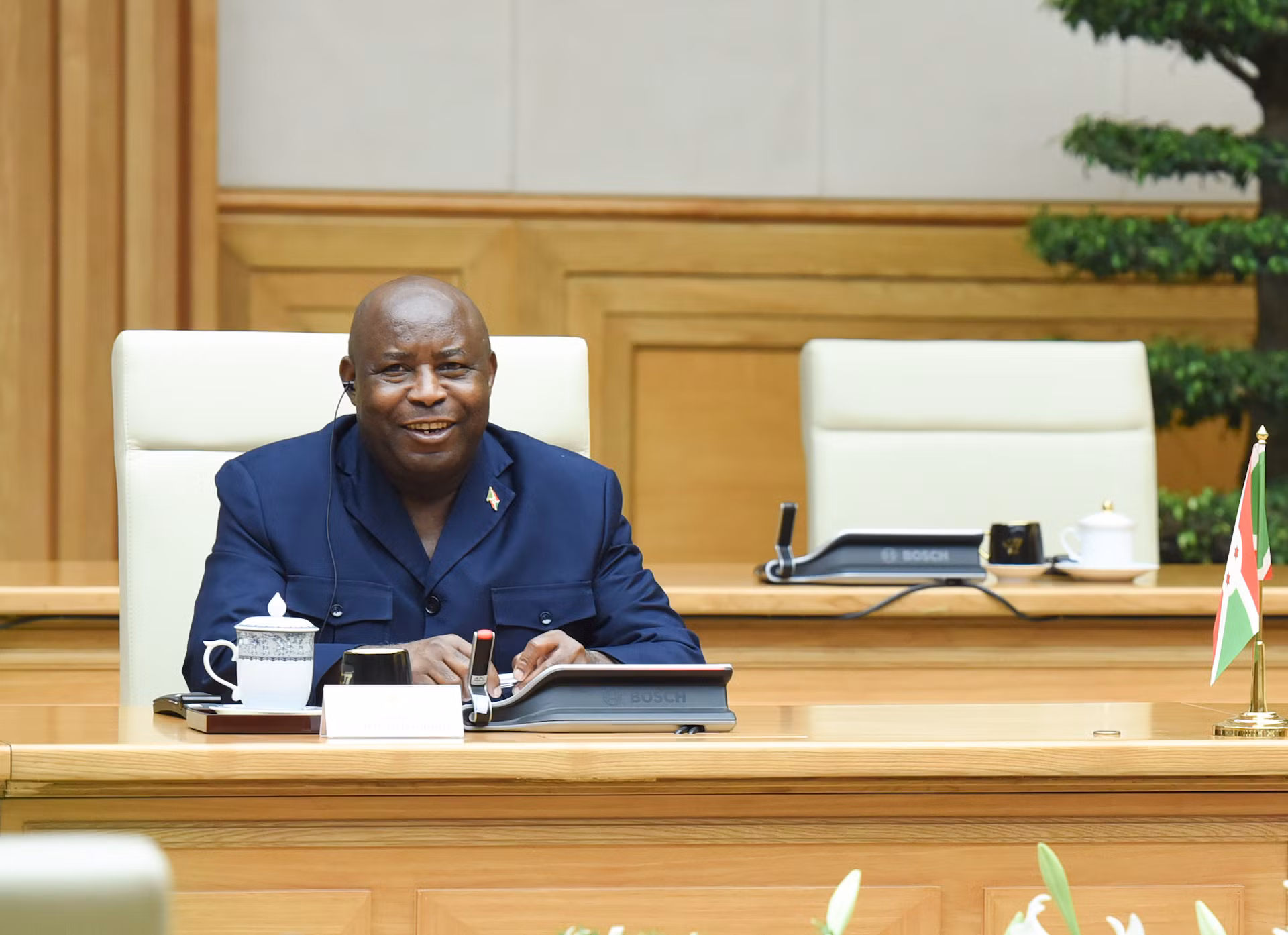 Tổng thống nước Cộng hòa Burundi Evariste Ndayishimiye phát biểu tại hội kiến.