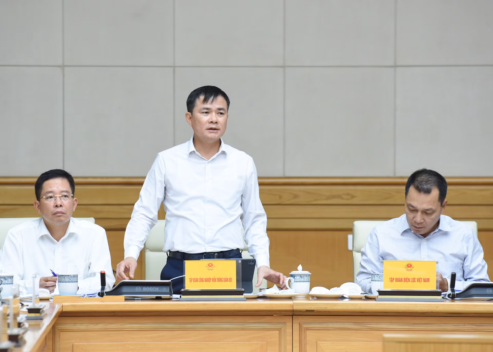 Thiếu tướng Tào Đức Thắng, Chủ tịch kiêm Tổng Giám đốc Tập Đoàn Công nghiệp -Viễn thông Quân đội (Viettel) chia sẻ: Đây là bài học sâu sắc để Viettel thiết kế hạ tầng viễn thông, chủ động tại những vị trí trọng yếu bảo đảm được thông tin liên lạc. Thiếu tướng Tào Đức Thắng, Chủ tịch kiêm Tổng Giám đốc Tập Đoàn Công nghiệp -Viễn thông Quân đội (Viettel) chia sẻ: Đây là bài học sâu sắc để Viettel thiết kế hạ tầng viễn thông, chủ động tại những vị trí trọng yếu bảo đảm được thông tin liên lạc.