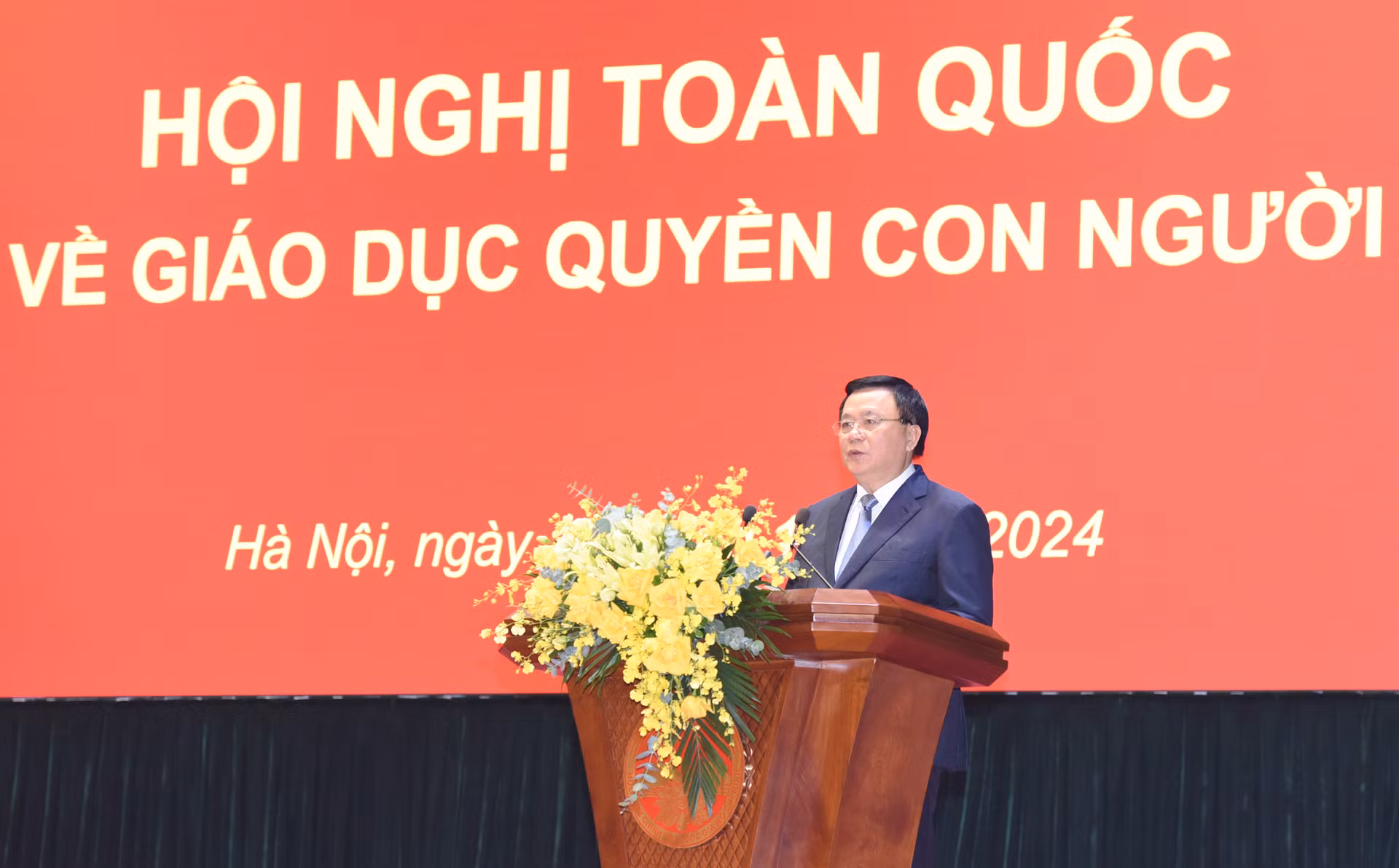 Giáo sư, tiến sĩ Nguyễn Xuân Thắng, Ủy viên Bộ Chính trị, Giám đốc Học viện Chính trị quốc gia Hồ Chí Minh, Chủ tịch Hội đồng Lý luận Trung ương phát biểu khai mạc Hội nghị.