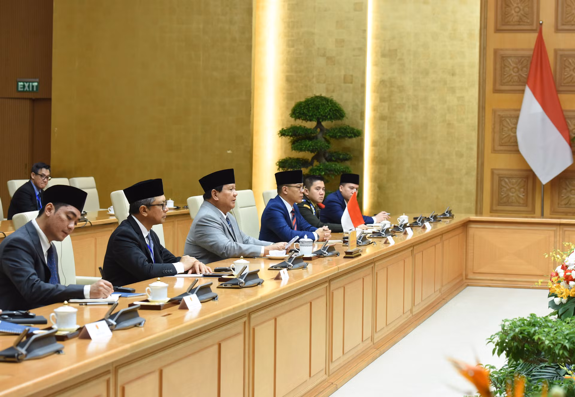 Tổng thống đắc cử Indonesia Prabowo Subianto và các thành viên tại hội kiến.