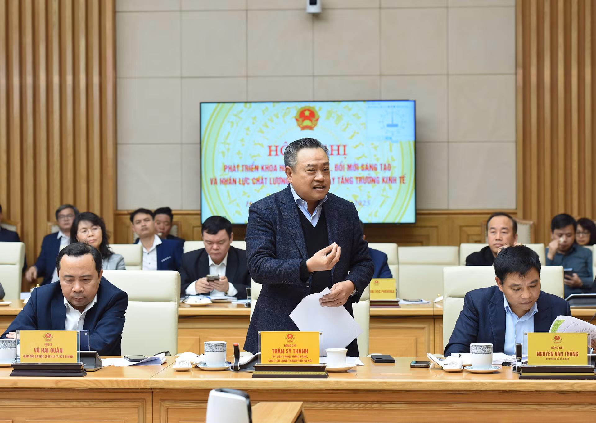 Chủ tịch Ủy ban nhân dân thành phố Hà Nội Trần Sỹ Thanh: Hà Nội sẵn sàng là nơi thí điểm các chính sách đặc thù đối với hoạt động khoa học-công nghệ và đổi mới sáng tạo. Chủ tịch Ủy ban nhân dân thành phố Hà Nội Trần Sỹ Thanh: Hà Nội sẵn sàng là nơi thí điểm các chính sách đặc thù đối với hoạt động khoa học-công nghệ và đổi mới sáng tạo.