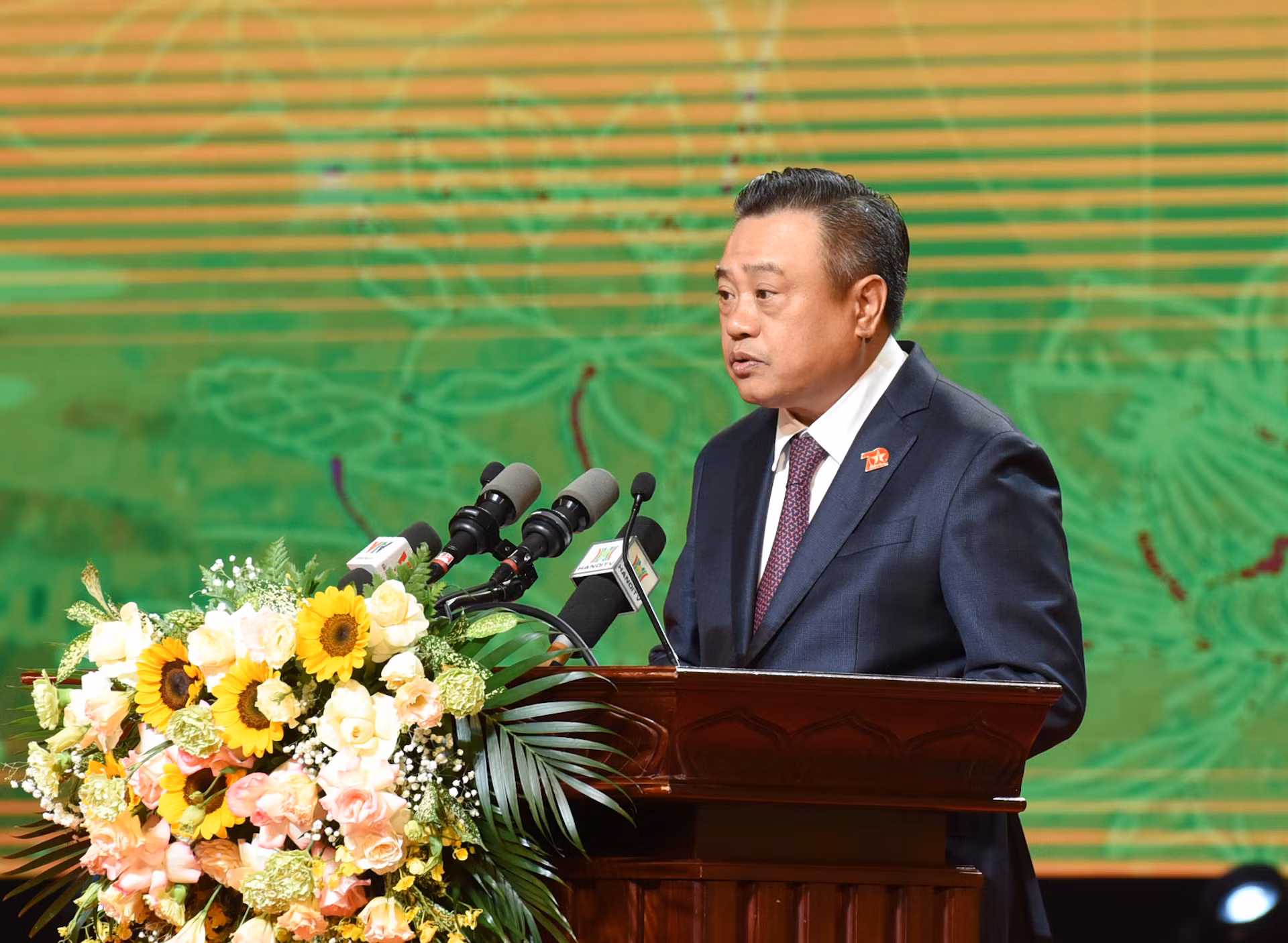 Chủ tịch Ủy ban nhân dân, Chủ tịch Hội đồng Thi đua-Khen thưởng thành phố Hà Nội Trần Sỹ Thanh phát biểu khai mạc và phát động phong trào thi đua năm 2025. Chủ tịch Ủy ban nhân dân, Chủ tịch Hội đồng Thi đua-Khen thưởng thành phố Hà Nội Trần Sỹ Thanh phát biểu khai mạc và phát động phong trào thi đua năm 2025.