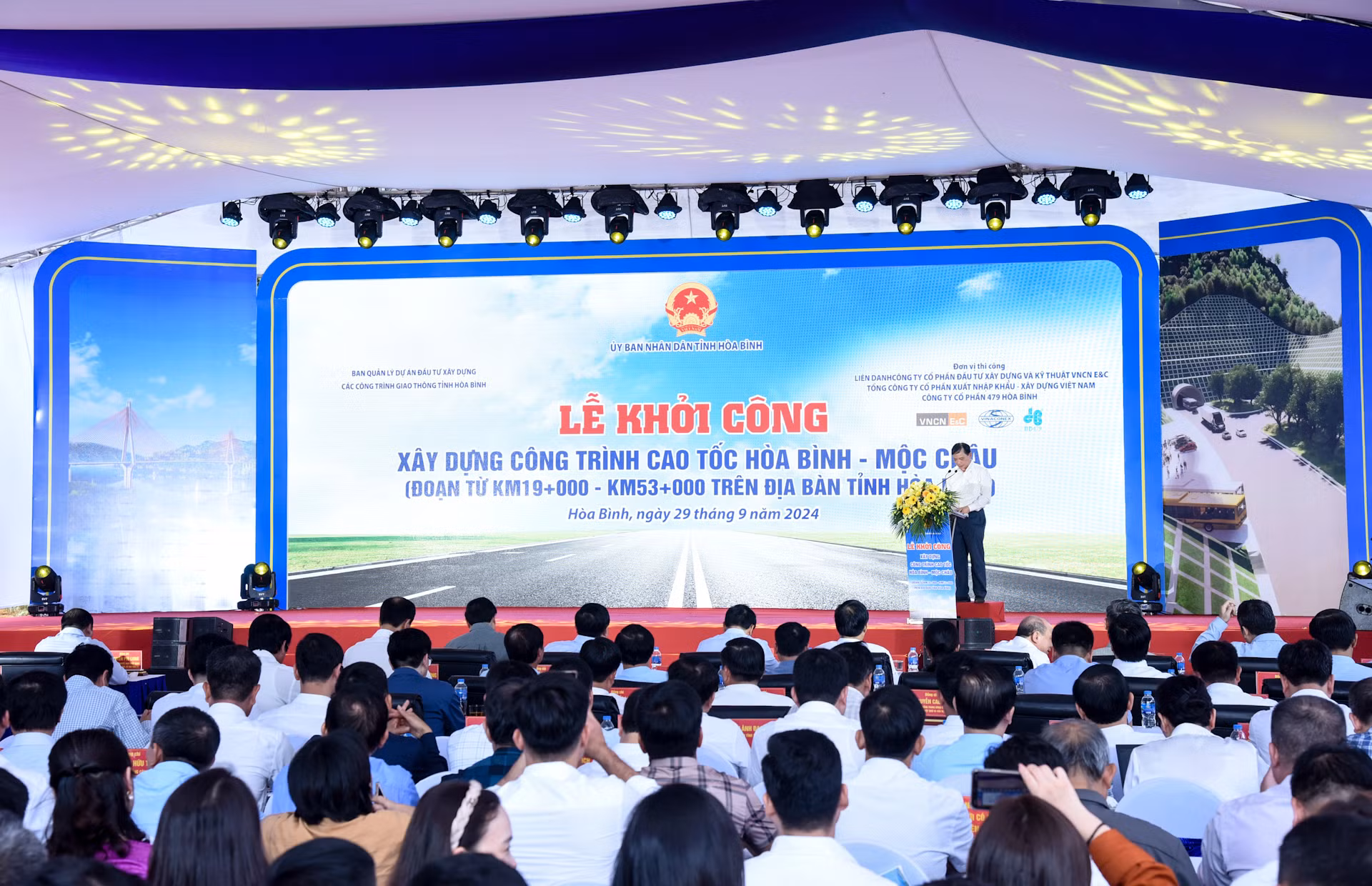 Dự án cao tốc Hòa Bình-Mộc Châu trên địa bàn tỉnh Hoà Bình có chiều dài khoảng 34km; tổng mức đầu tư 9.997 tỷ đồng, thời gian thực hiện dự án từ năm 2022-2028.
