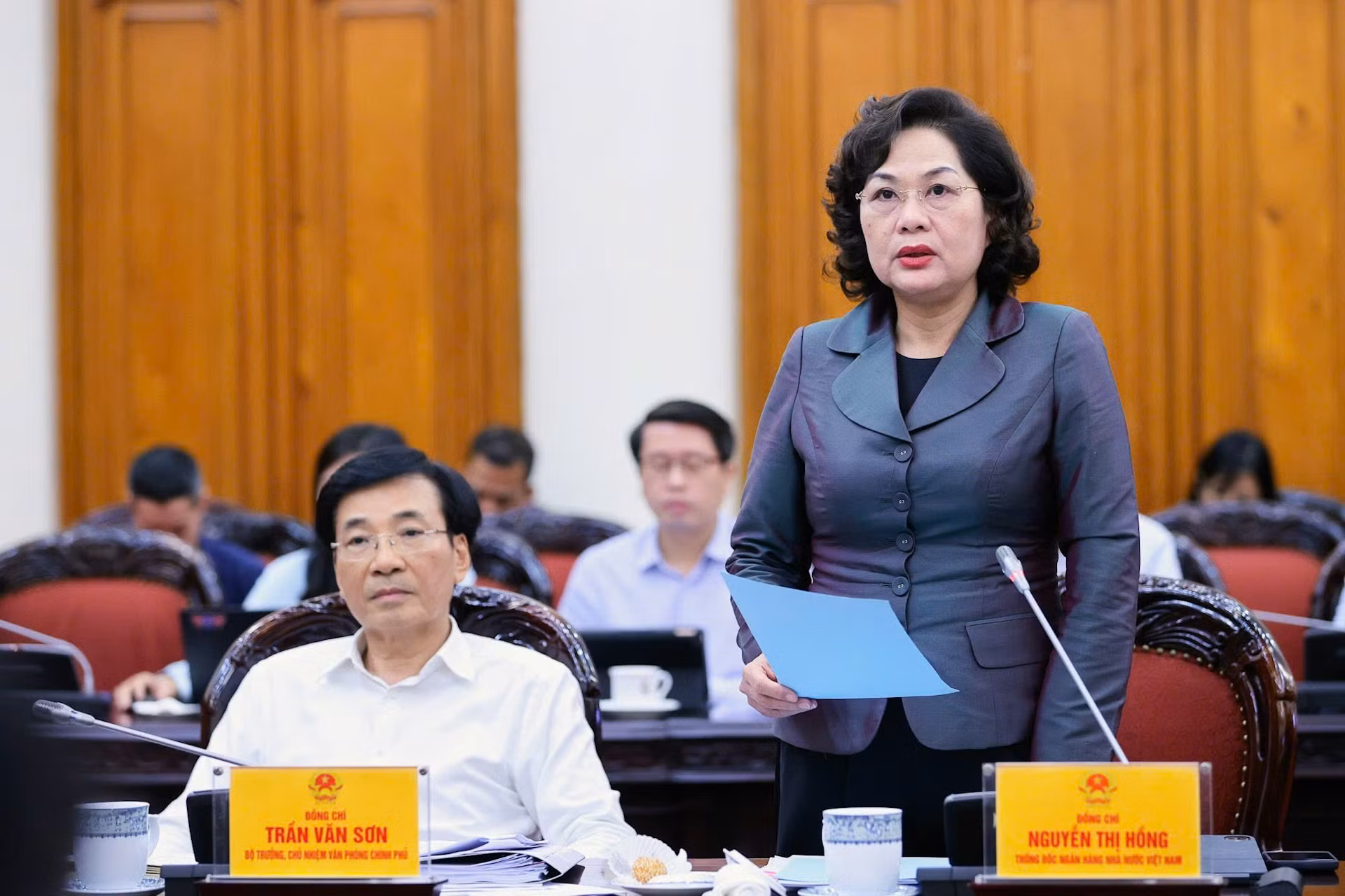 Thống đốc Ngân hàng Nhà nước Việt Nam Nguyễn Thị Hồng phát biểu tại cuộc họp.