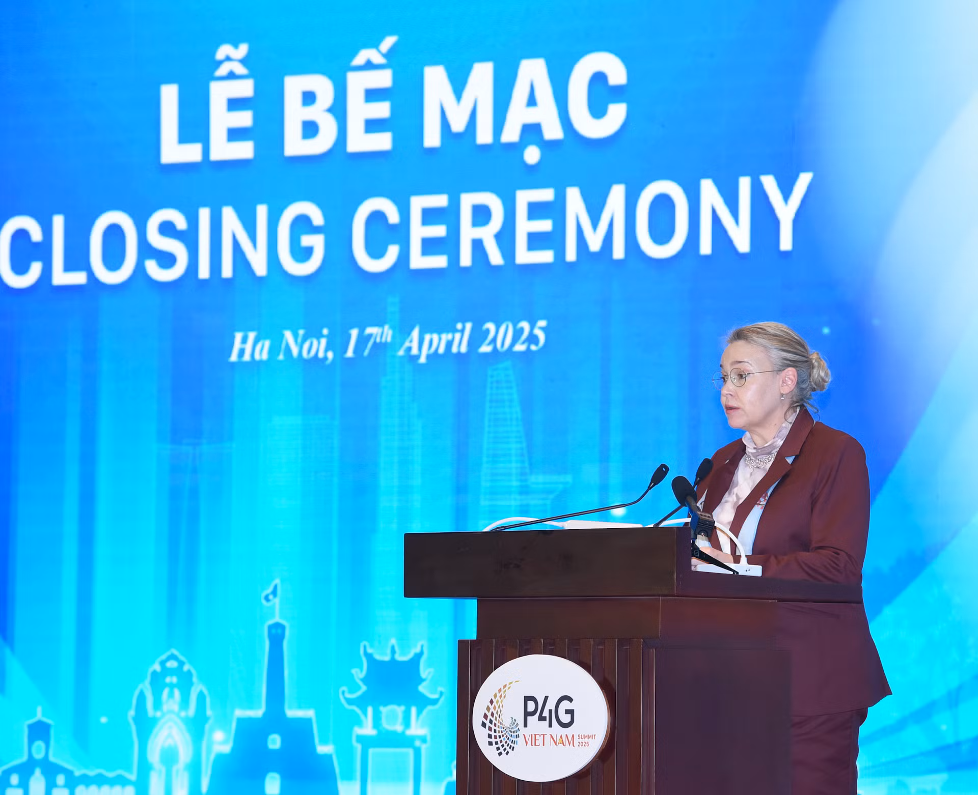 Giám đốc điều hành Ban Thư ký P4G báo cáo về các kết quả hội nghị.