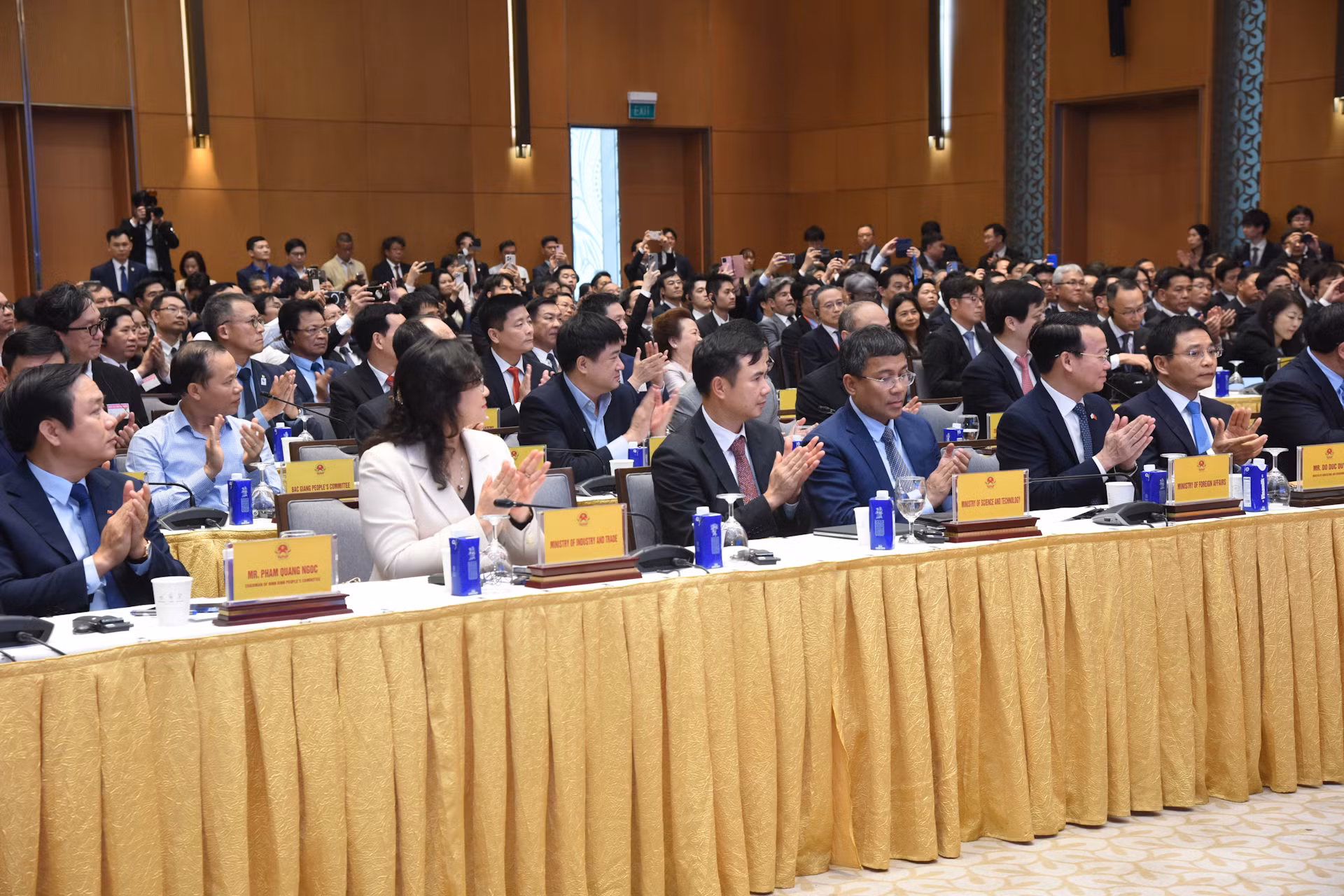 Các đại biểu tham dự diễn đàn.