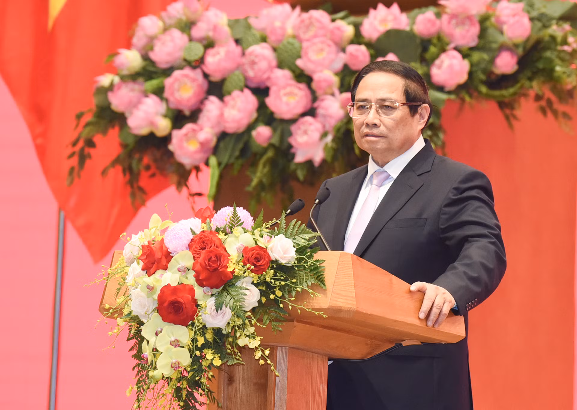 Thủ tướng Phạm Minh Chính động viên, tuyên dương các lực lượng hỗ trợ Myanmar khắc phục hậu quả động đất.