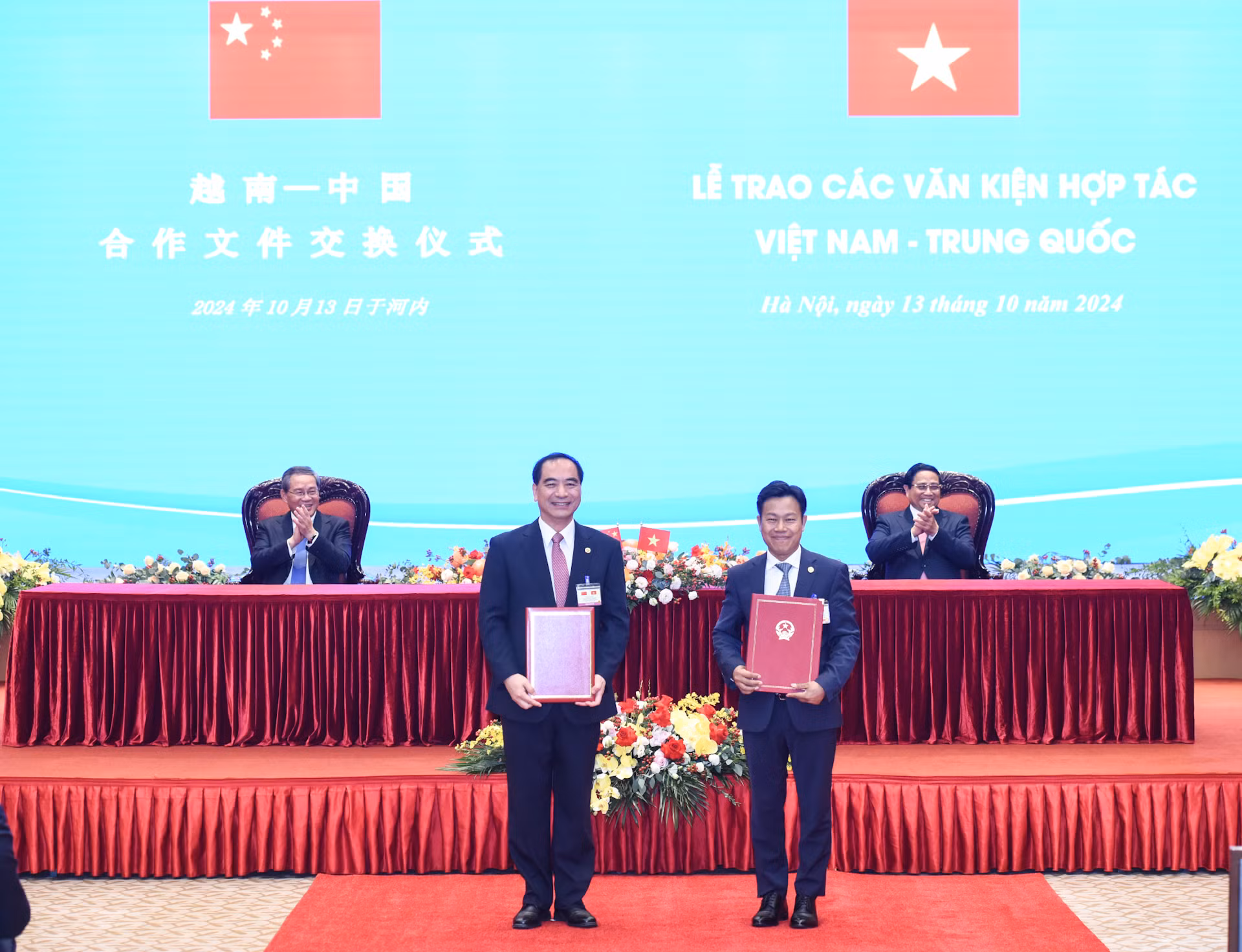 Hai Thủ tướng chứng kiến trao Bản ghi nhớ hợp tác toàn diện giữa Đại học Quốc gia Hà Nội và Đại học Bắc Kinh, Trung Quốc.