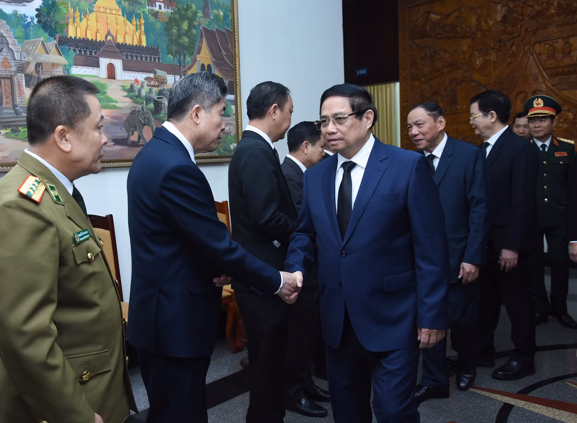 Thủ tướng Phạm Minh Chính chia buồn cùng cán bộ, nhân viên Đại sứ quán Cộng hòa Dân chủ nhân dân Lào tại Việt Nam. Thủ tướng Phạm Minh Chính chia buồn cùng cán bộ, nhân viên Đại sứ quán Cộng hòa Dân chủ nhân dân Lào tại Việt Nam.
