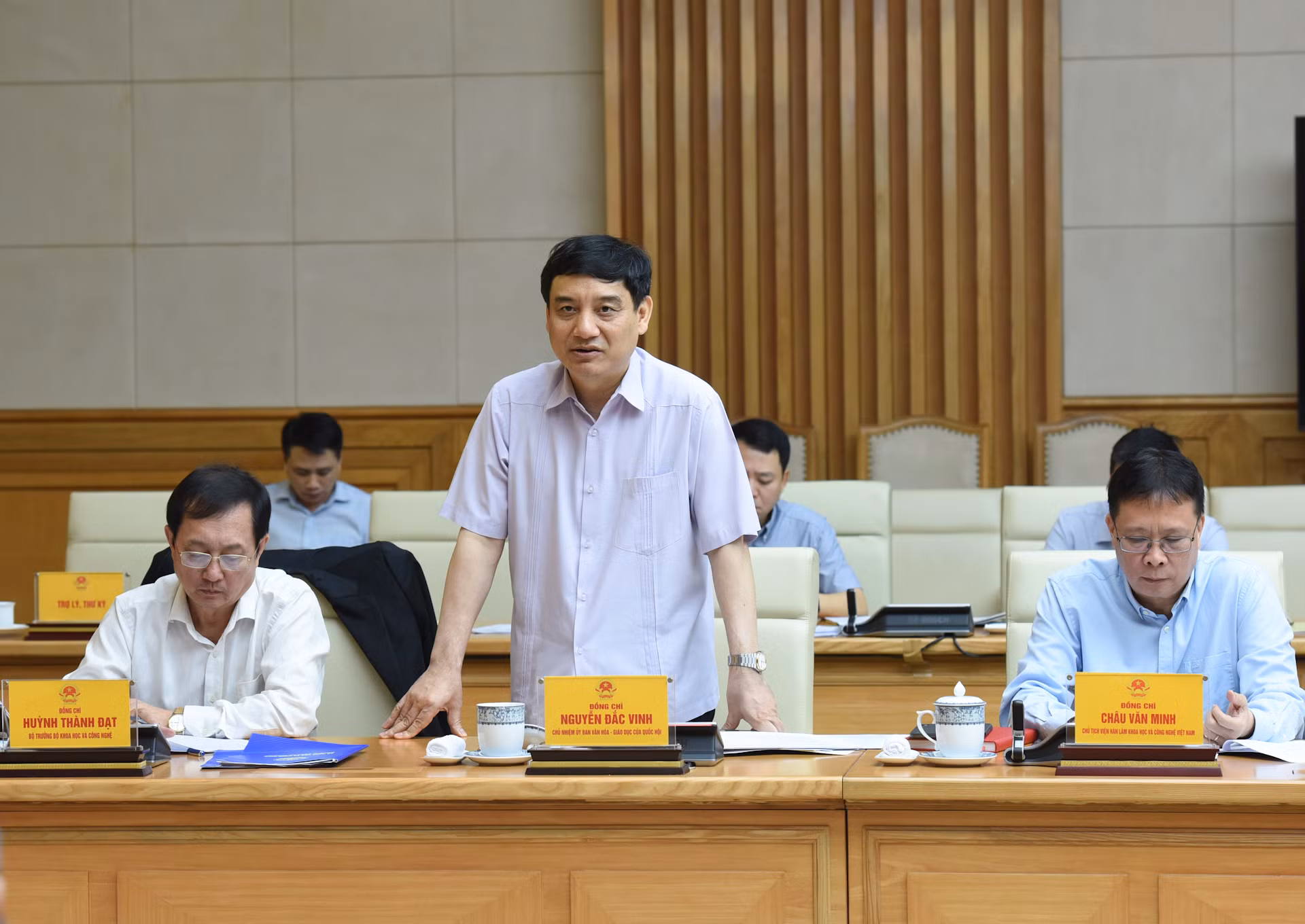 Chủ nhiệm Ủy ban Văn hóa, Giáo dục của Quốc hội Nguyễn Đắc Vinh phát biểu.