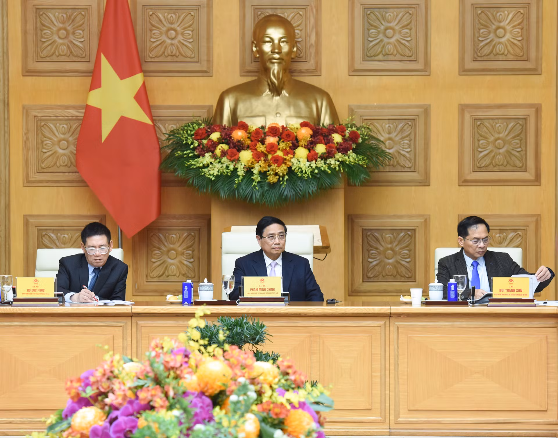Thủ tướng Phạm Minh Chính và Phó Thủ tướng Hồ Đức Phớc, Phó Thủ tướng Bùi Thanh Sơn chủ trì tọa đàm với các doanh nghiệp ASEAN.