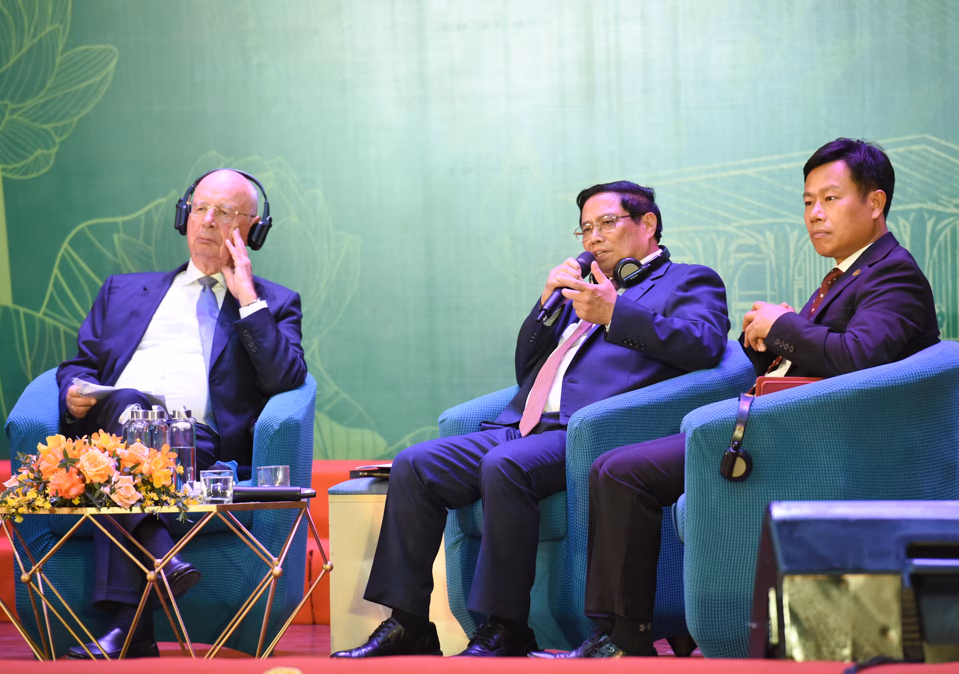 Thủ tướng Phạm Minh Chính trả lời câu hỏi của các sinh viên.