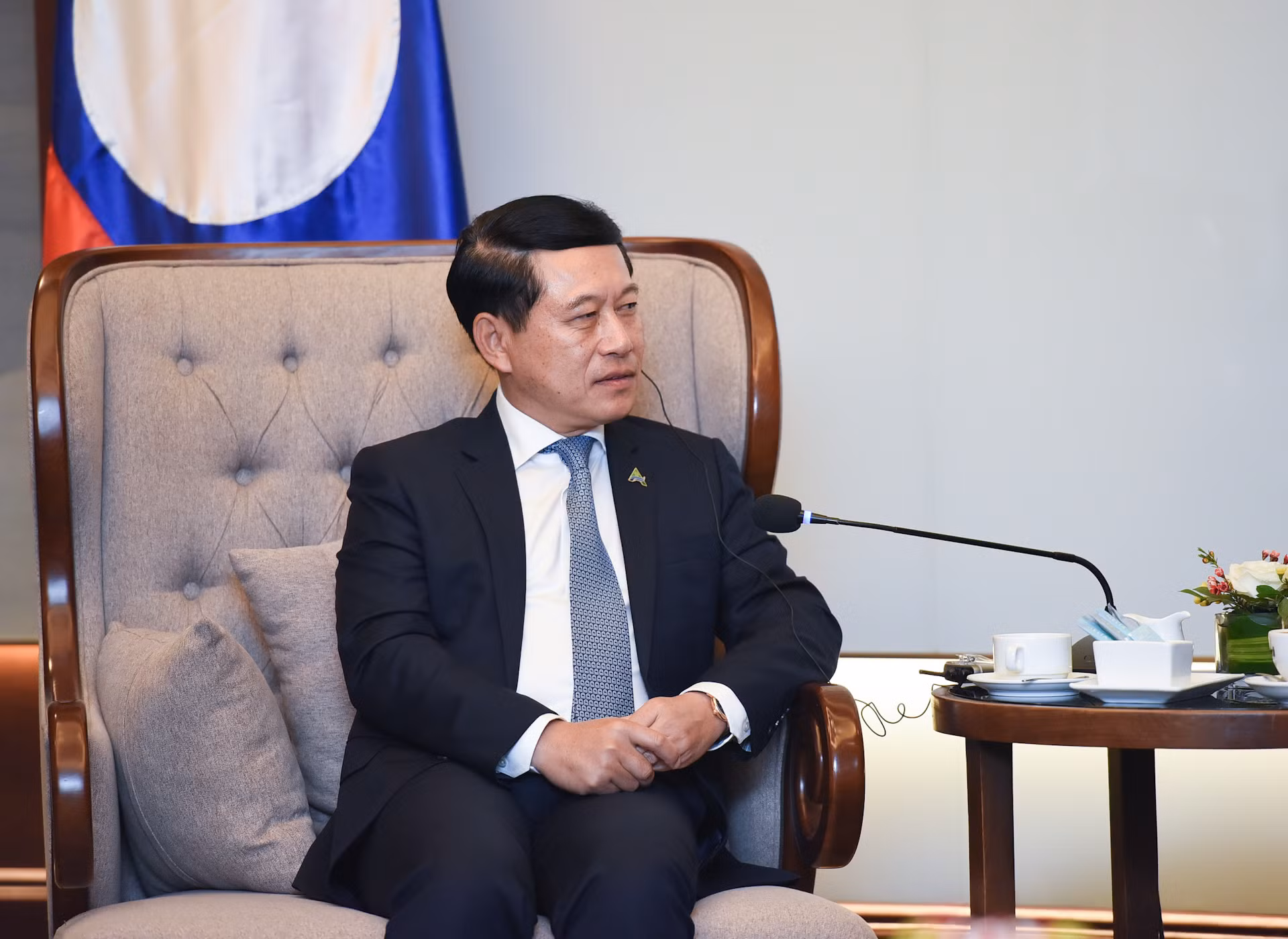 Phó Thủ tướng Lào Saleumxay Kommasith phát biểu tại buổi tiếp. Phó Thủ tướng Lào Saleumxay Kommasith phát biểu tại buổi tiếp.