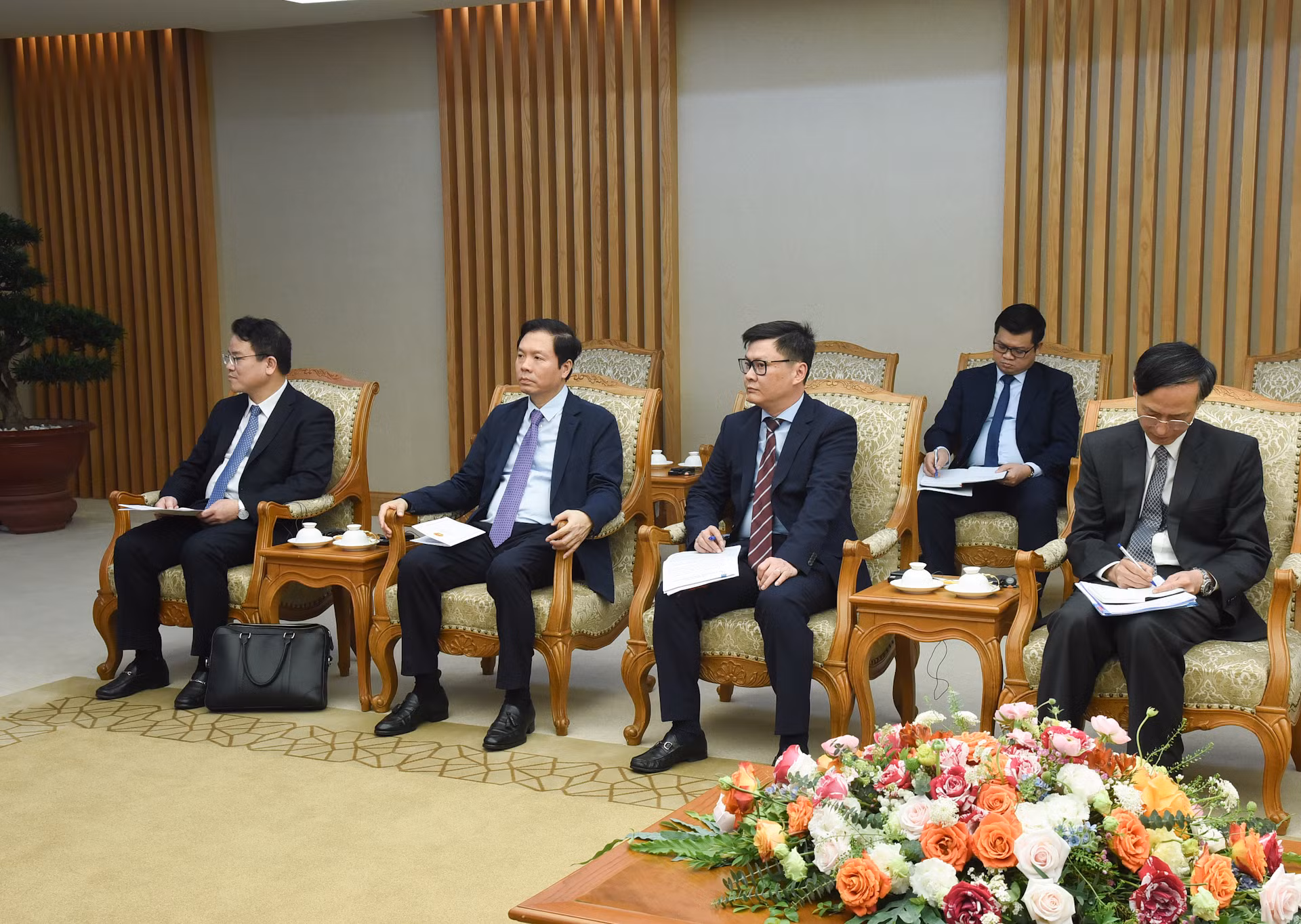 Đại diện lãnh đạo các bộ, ban, ngành cùng tham dự buổi tiếp. Đại diện lãnh đạo các bộ, ban, ngành cùng tham dự buổi tiếp.