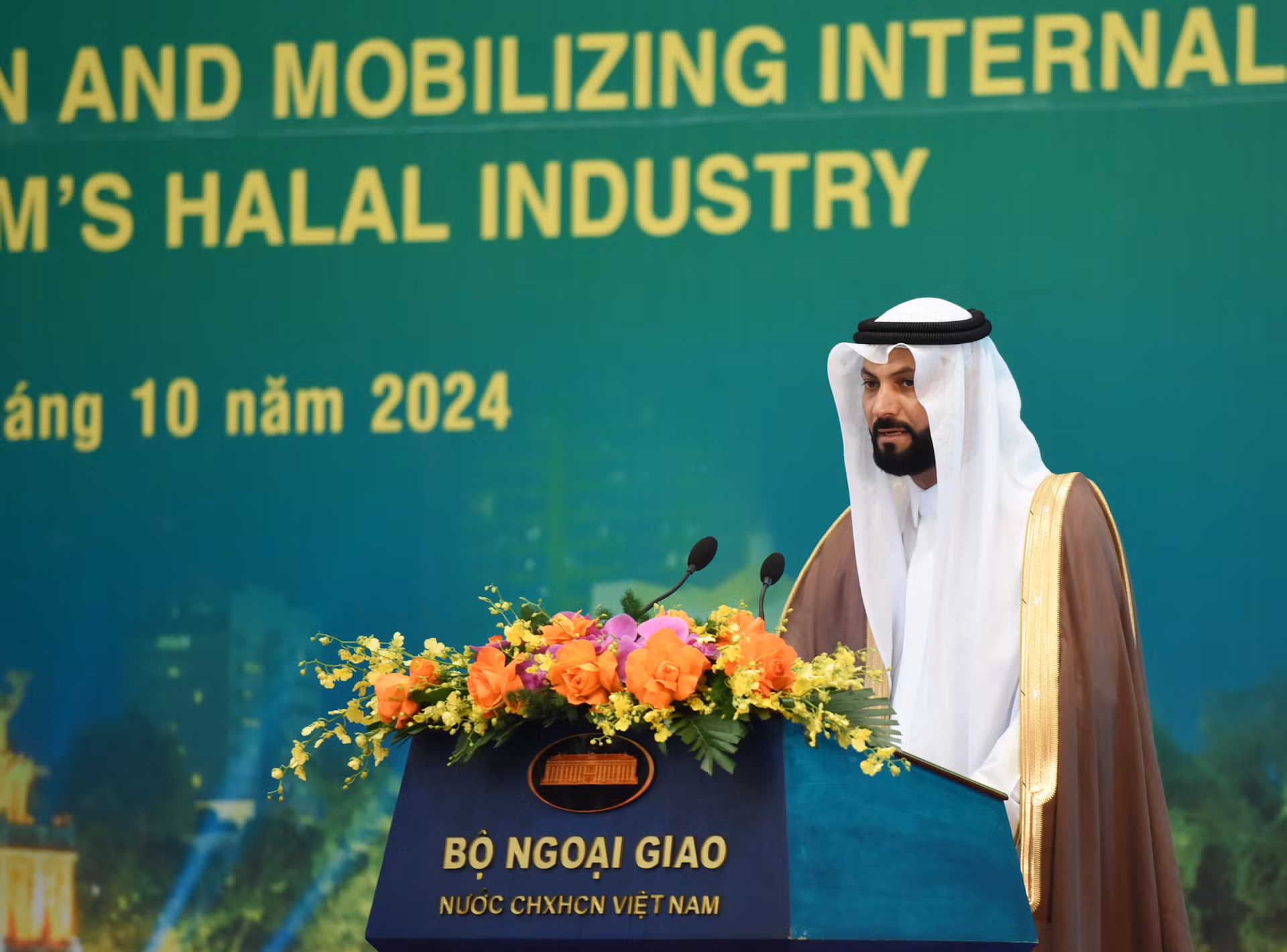 Chủ tịch Trung tâm Chứng nhận Halal Hội đồng hợp tác vùng Vịnh (GCC) Eng.Moteb Al-Mezani phát biểu tại Hội nghị. Chủ tịch Trung tâm Chứng nhận Halal Hội đồng hợp tác vùng Vịnh (GCC) Eng.Moteb Al-Mezani phát biểu tại Hội nghị.