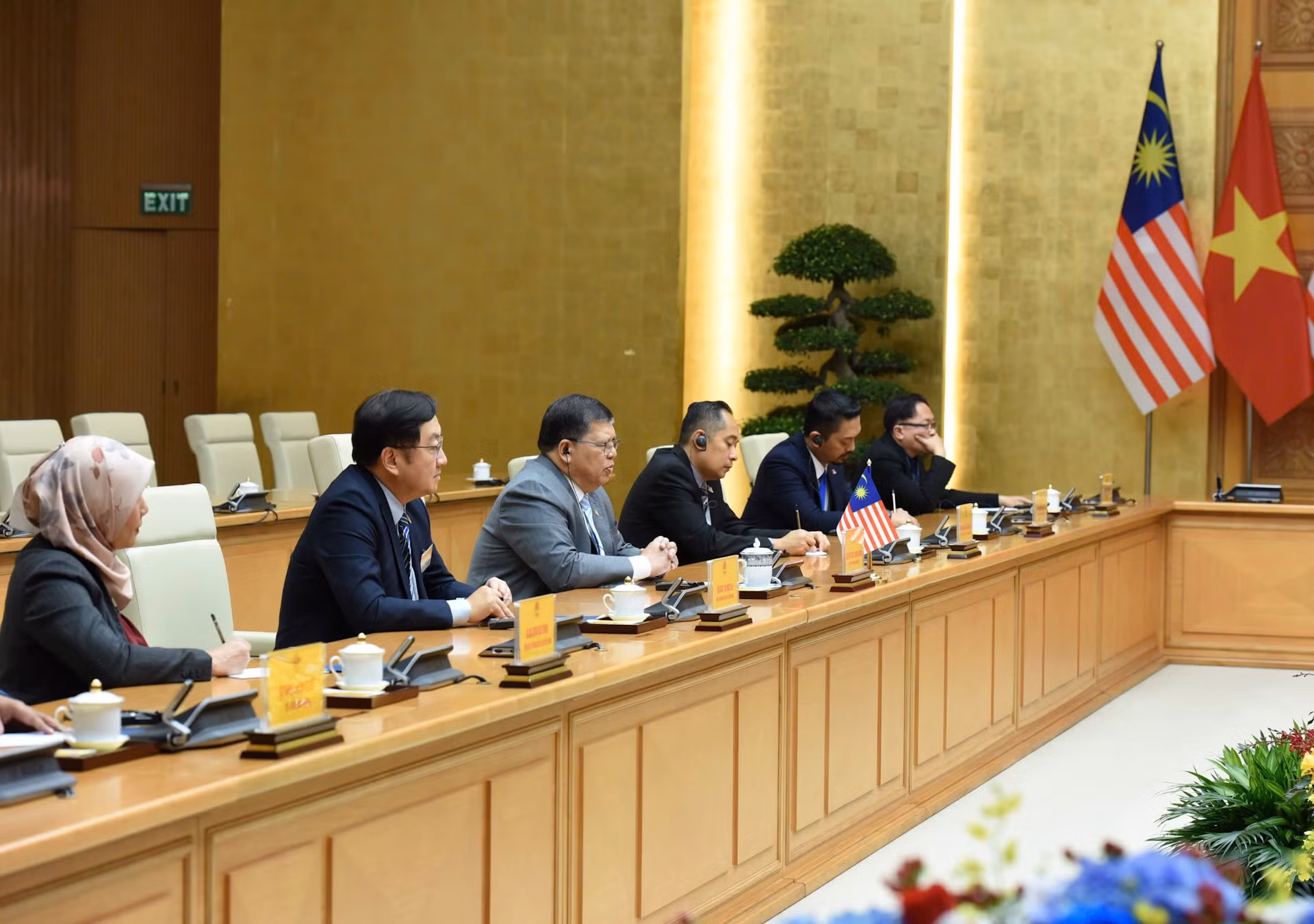 Chủ tịch Hạ viện Malaysia Tan Sri Dato’ Johari Bin Abdul và các thành viên hội kiến với Thủ tướng Phạm Minh Chính.