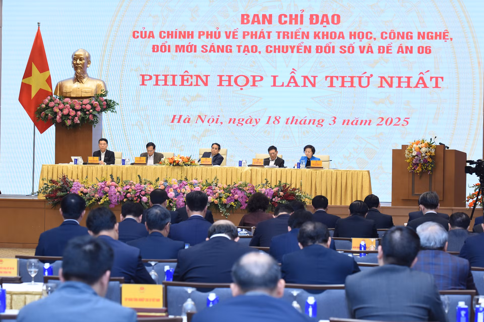 Quang cảnh phiên họp. Quang cảnh phiên họp.
