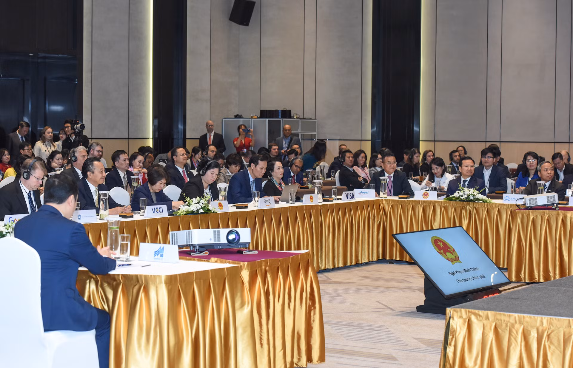 Các đại biểu tham dự hội nghị.