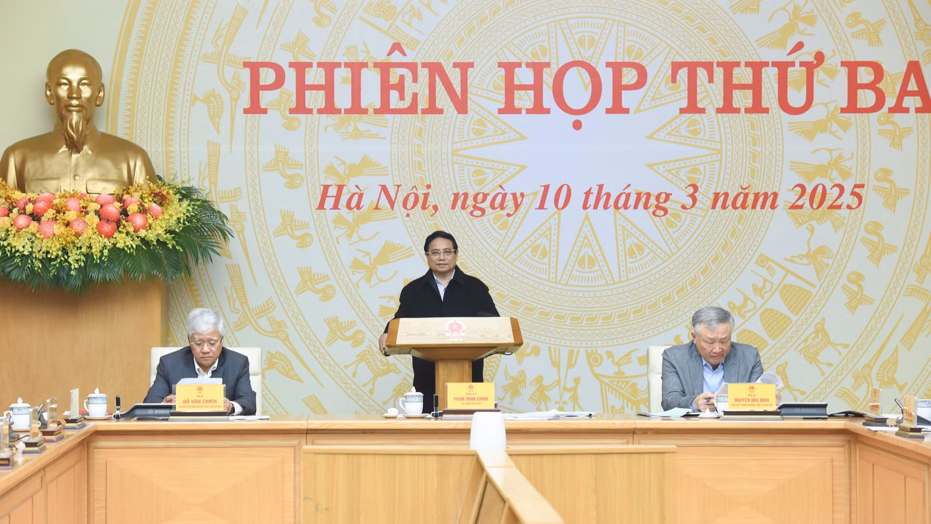 Thủ tướng Phạm Minh Chính phát biểu chỉ đạo tại phiên họp.