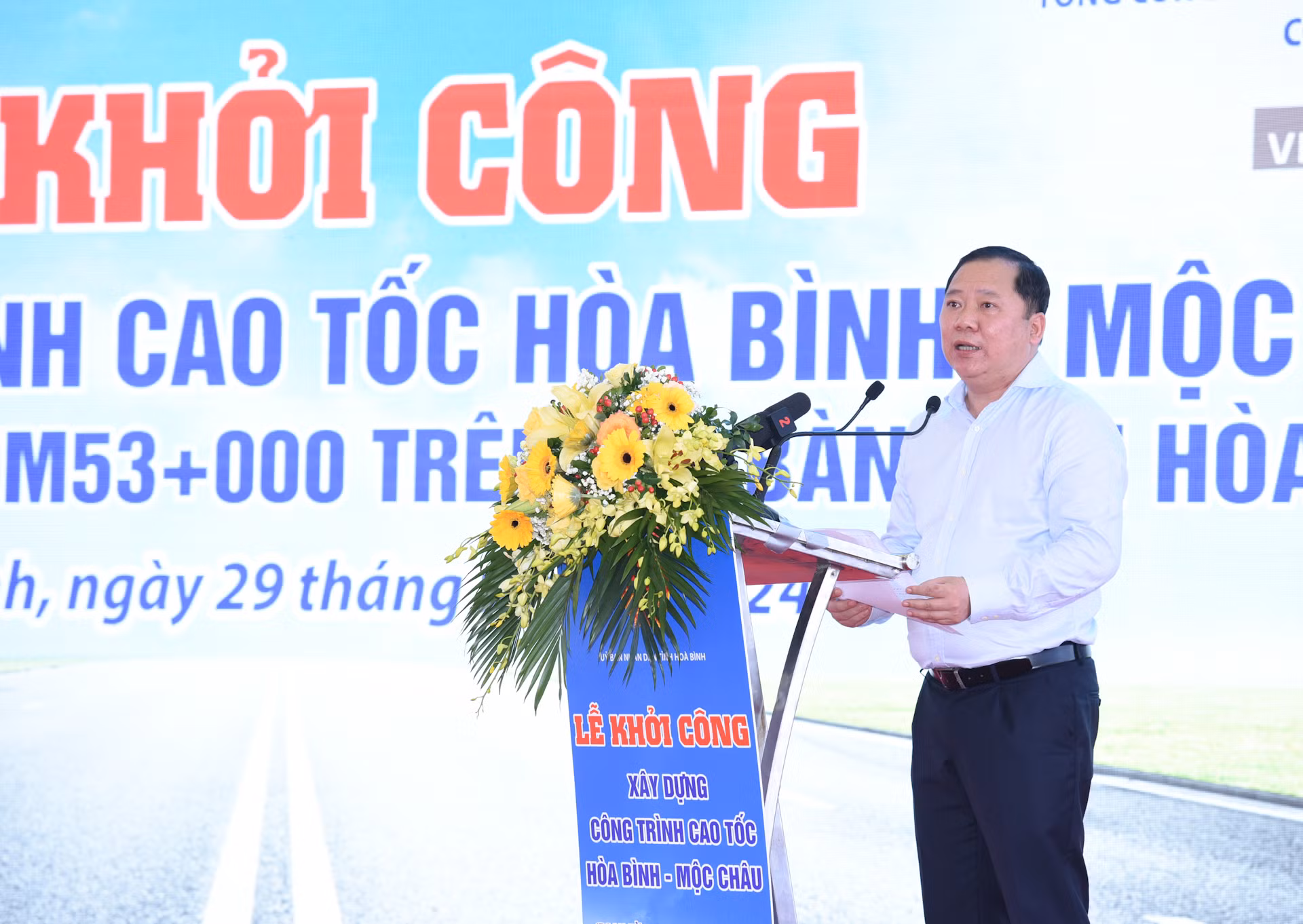 Bí thư Tỉnh ủy tỉnh Hòa Bình Nguyễn Phi Long phát biểu.