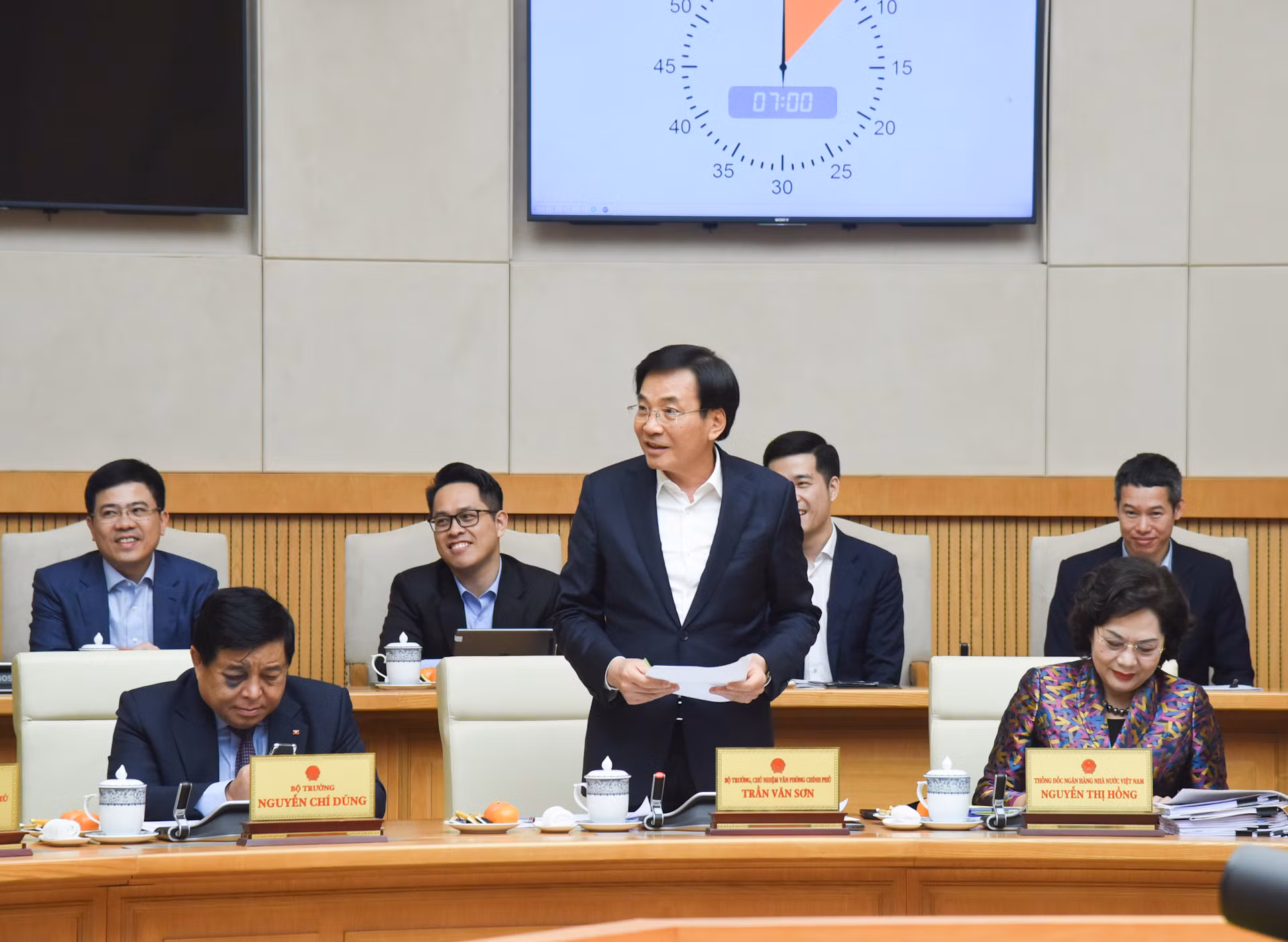 Bộ trưởng, Chủ nhiệm Văn phòng Chính phủ Trần Văn Sơn báo cáo tình hình Tết Nguyên đán Ất Tỵ 2025.