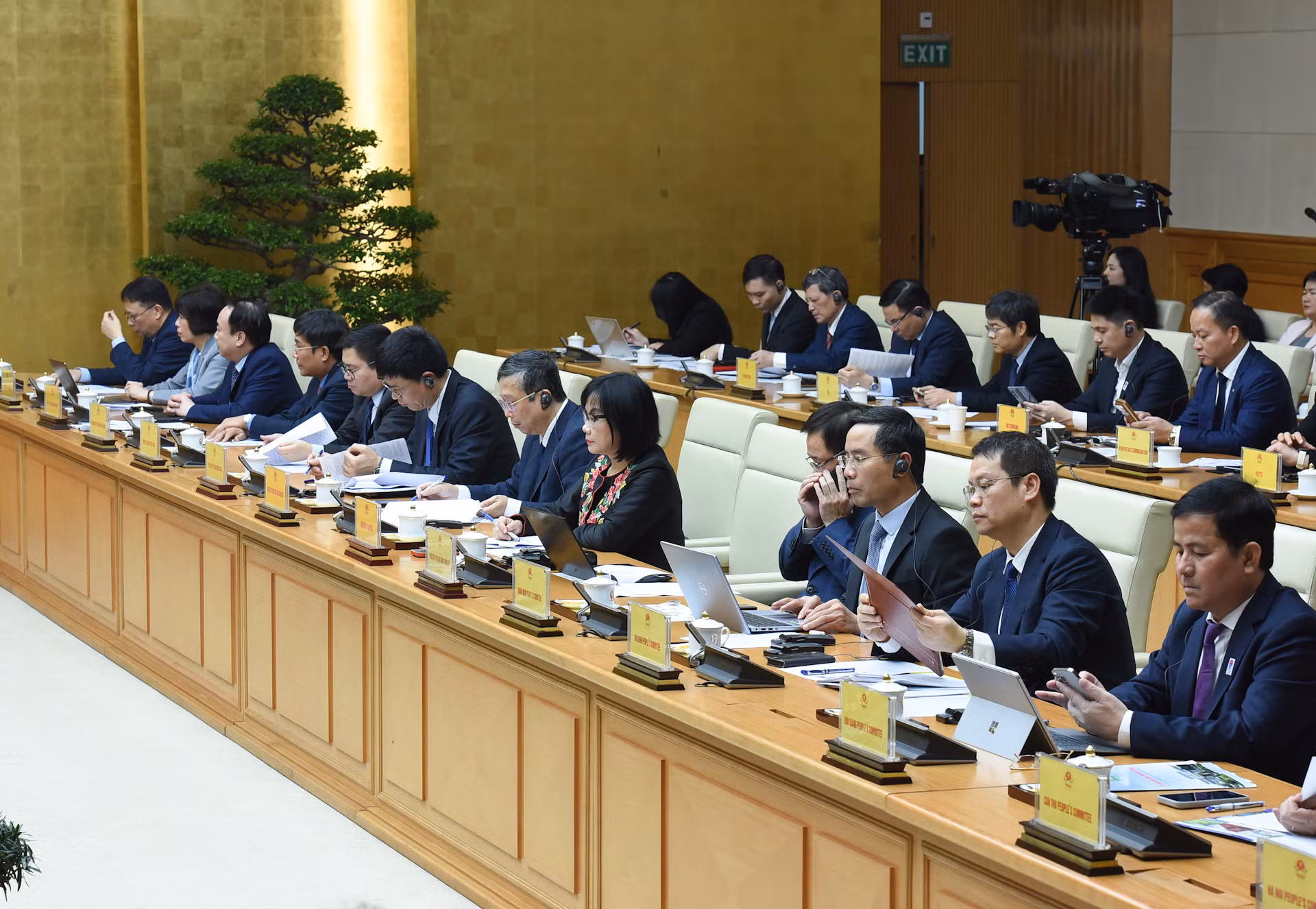 Đại diện lãnh đạo các bộ, ban, ngành và doanh nghiệp Việt Nam tham dự tọa đàm. Đại diện lãnh đạo các bộ, ban, ngành và doanh nghiệp Việt Nam tham dự tọa đàm.