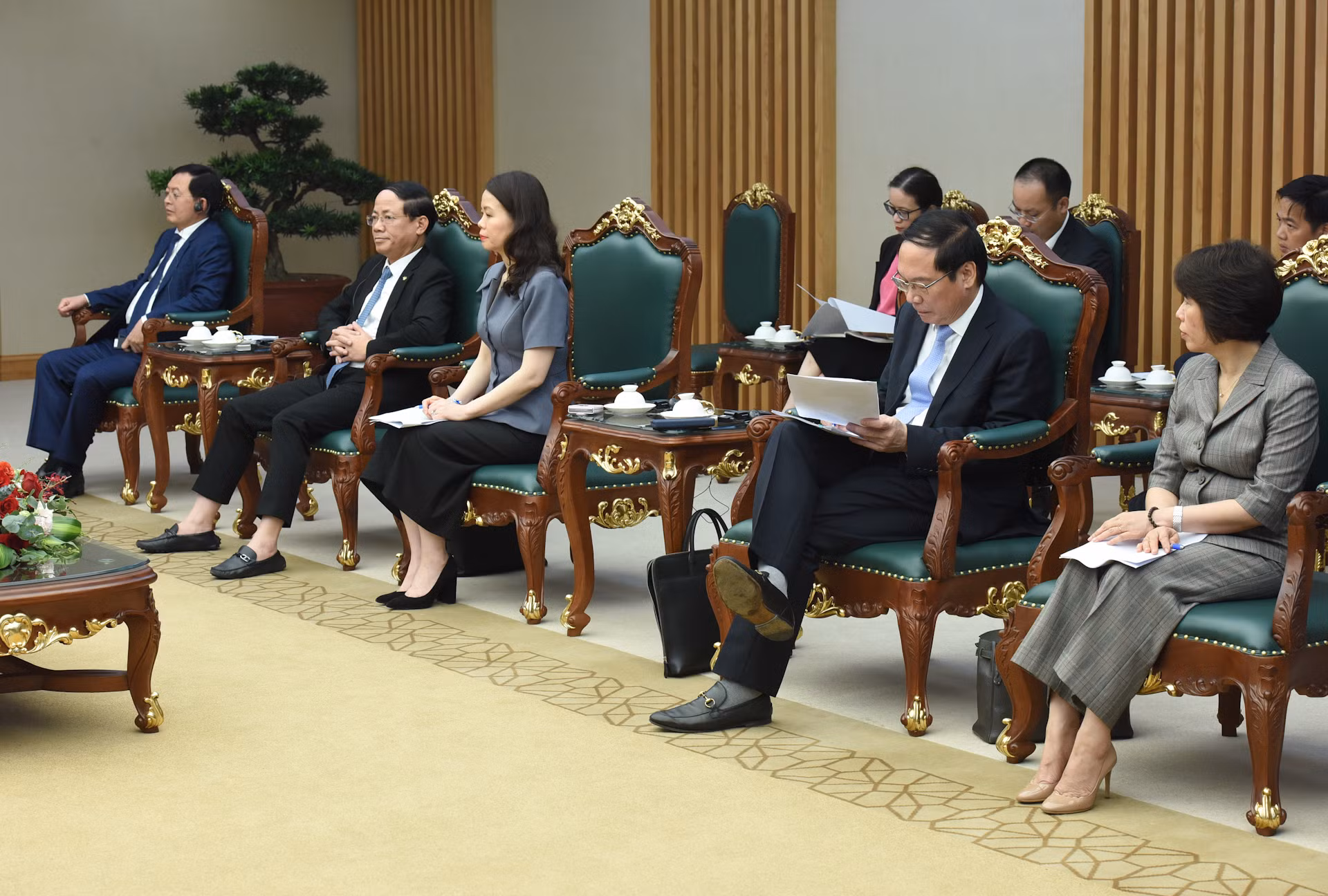 Đại diện lãnh đạo các ban, bộ, ngành của Chính phủ Việt Nam tham dự buổi tiếp. Đại diện lãnh đạo các ban, bộ, ngành của Chính phủ Việt Nam tham dự buổi tiếp.