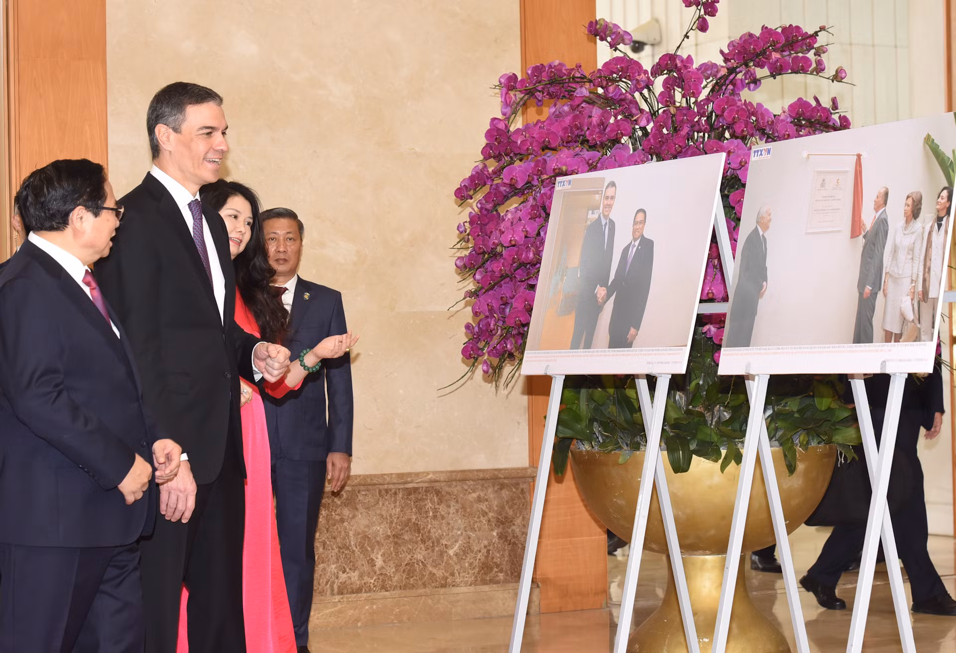 [Ảnh] Thủ tướng Phạm Minh Chính hội đàm với Thủ tướng Tây Ban Nha Pedro Sanchez ảnh 2