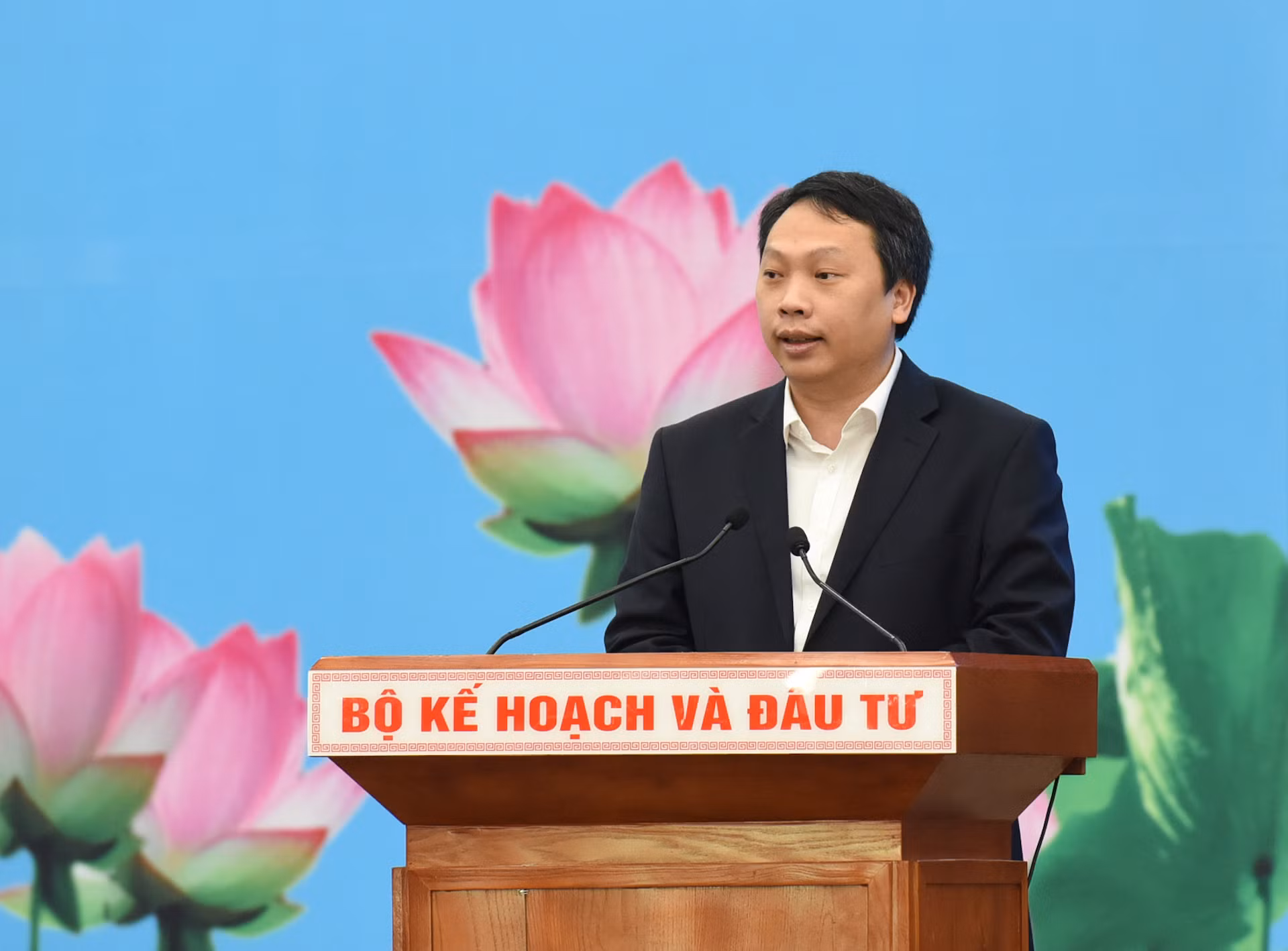 Chủ tịch Ủy ban nhân dân tỉnh Thái Nguyên Nguyễn Huy Dũng phát biểu.