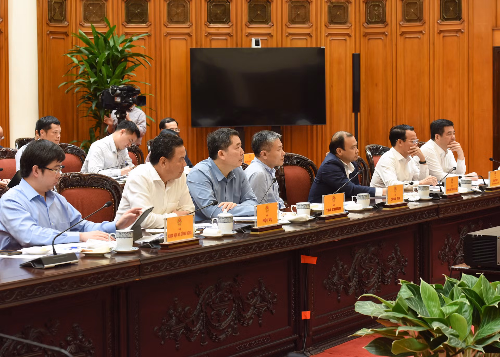 Đại diện lãnh đạo các bộ, ban, ngành tham dự cuộc họp.