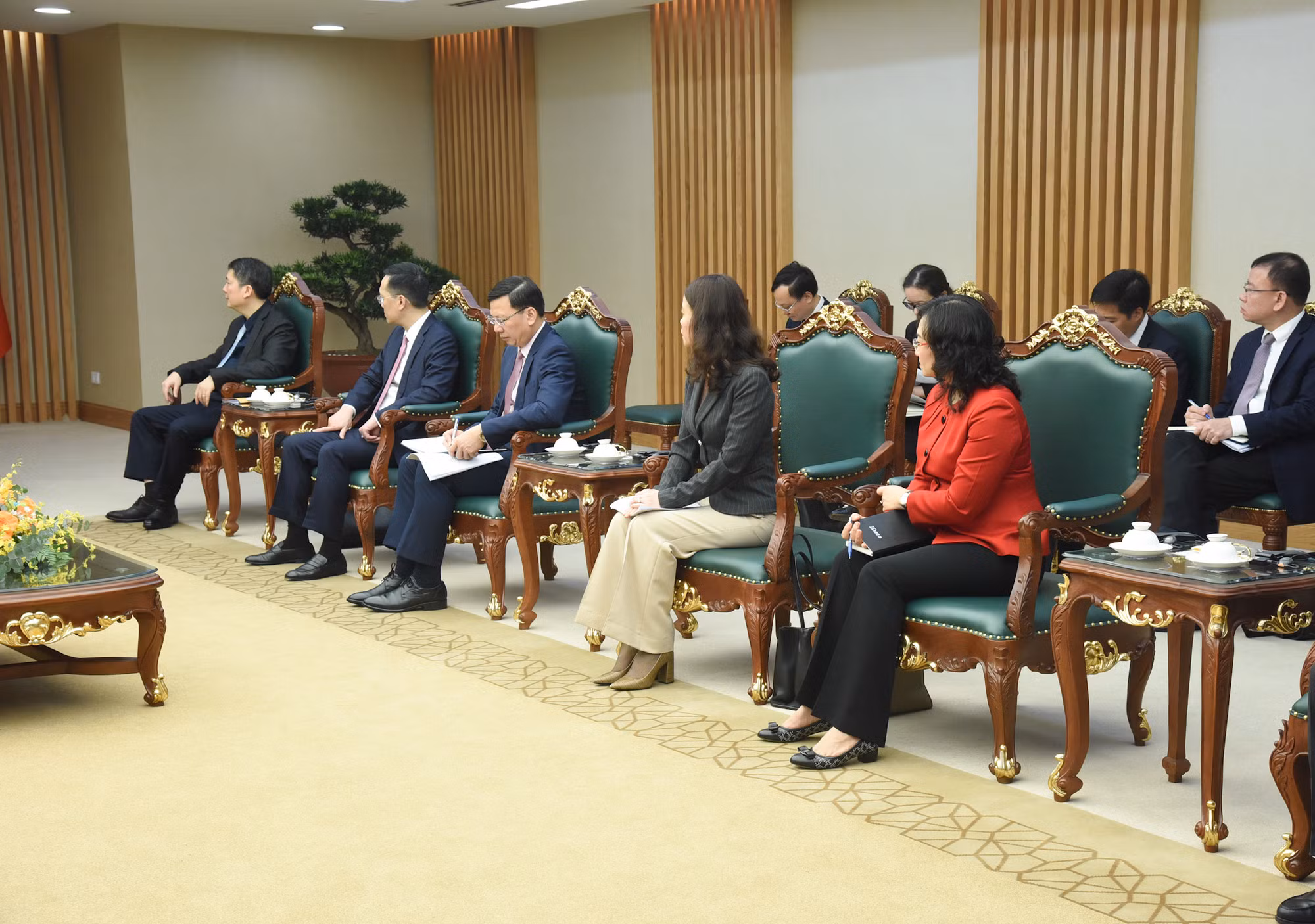 Đại diện lãnh đạo các ban, bộ, ngành của Chính phủ Việt Nam tham dự buổi tiếp.