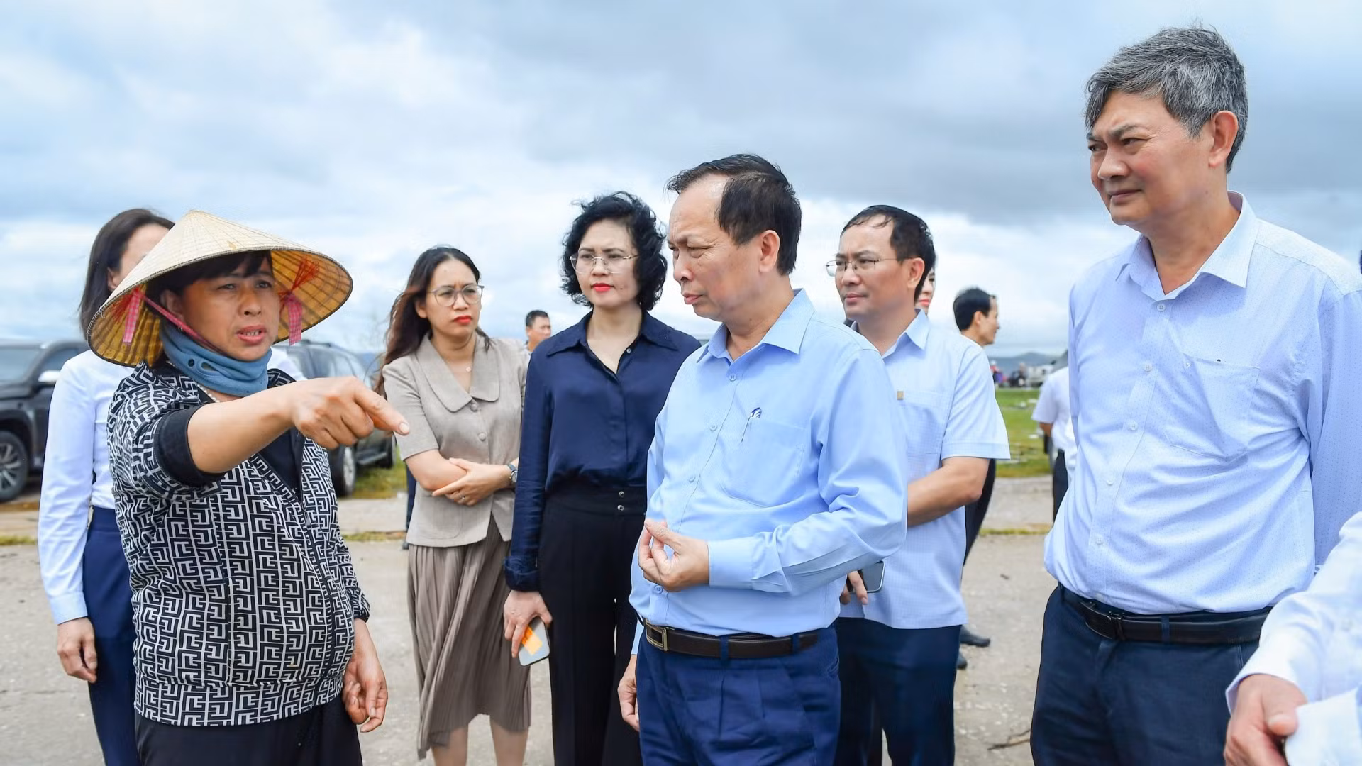 Chị Ngô Thị Thúy bày tỏ mong muốn được ngân hàng hoãn, giãn nợ và cho vay mới để tái sản xuất, kinh doanh. Chị Ngô Thị Thúy bày tỏ mong muốn được ngân hàng hoãn, giãn nợ và cho vay mới để tái sản xuất, kinh doanh.