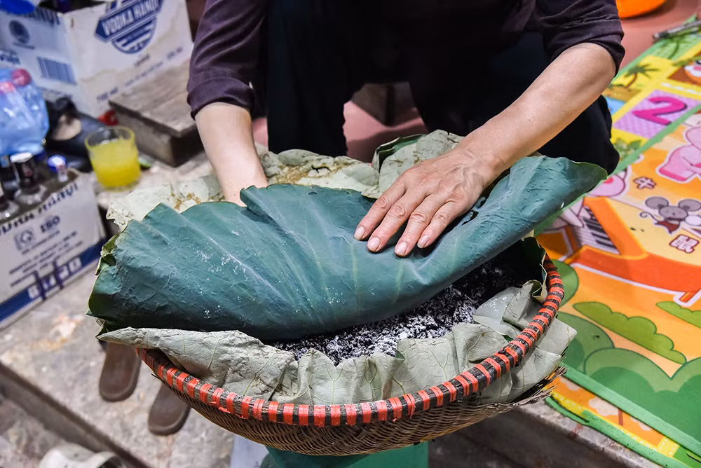[Ảnh] Tất bật làm cơm rượu nếp cho ngày Tết Đoan Ngọ ảnh 10