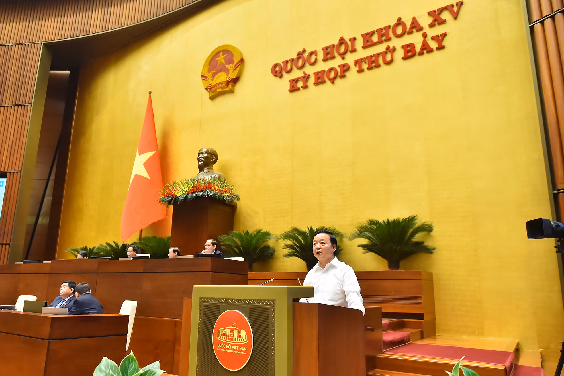 Phó Thủ tướng Chính phủ Trần Hồng Hà phát biểu giải trình, làm rõ một số vấn đề đại biểu Quốc hội nêu.