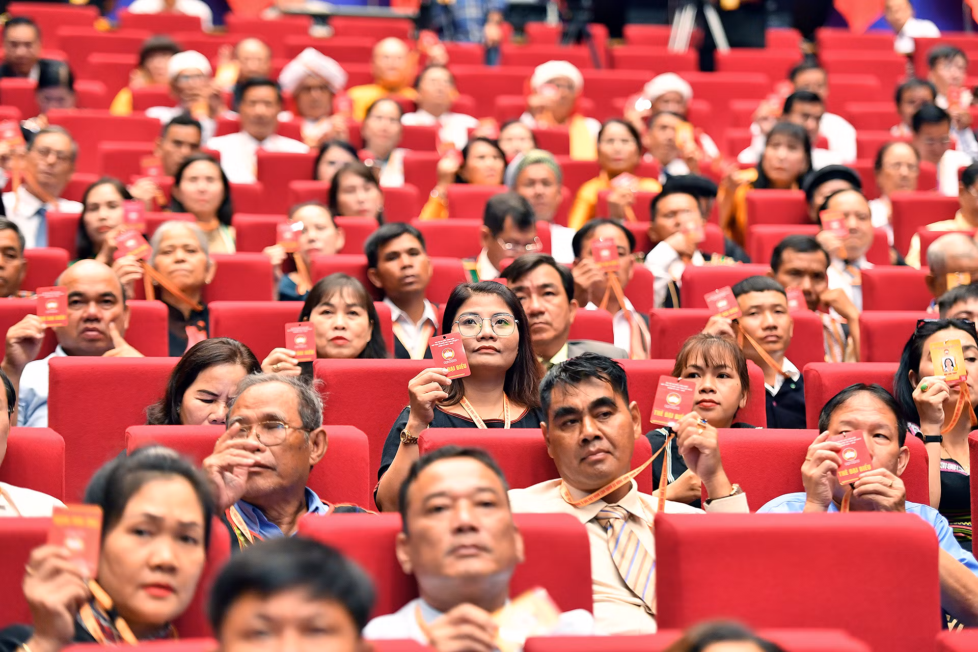Các đại biểu dân tộc thiểu số tham gia quy trình hiệp thương tại Đại hội.