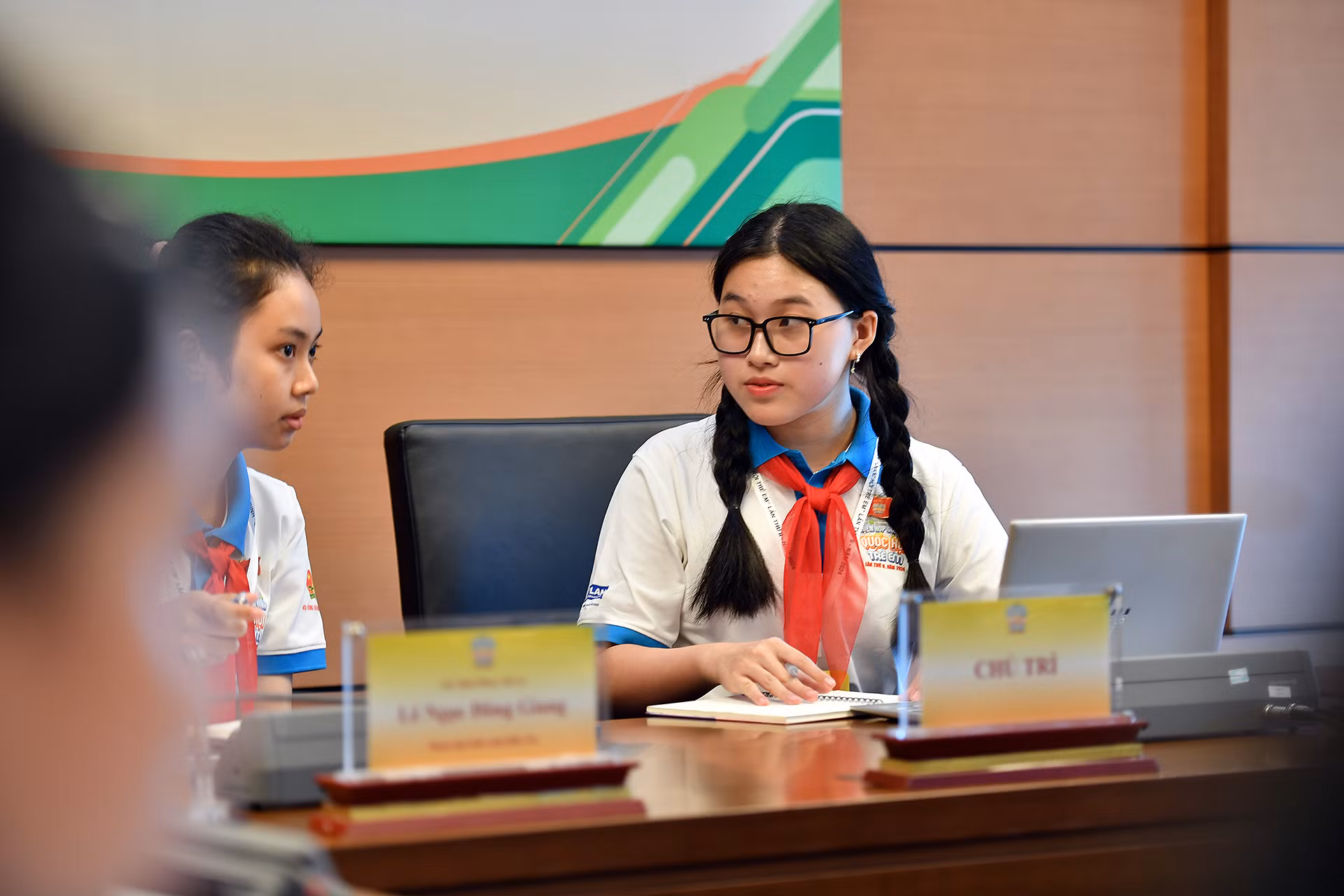 Đại biểu nêu ý kiến trùng lặp hoặc xa rời chủ đề sẽ được chủ trì yêu cầu phát biểu vào trọng tâm, trọng điểm nhằm không để vượt quá thời gian theo đúng quy định của Quốc hội.