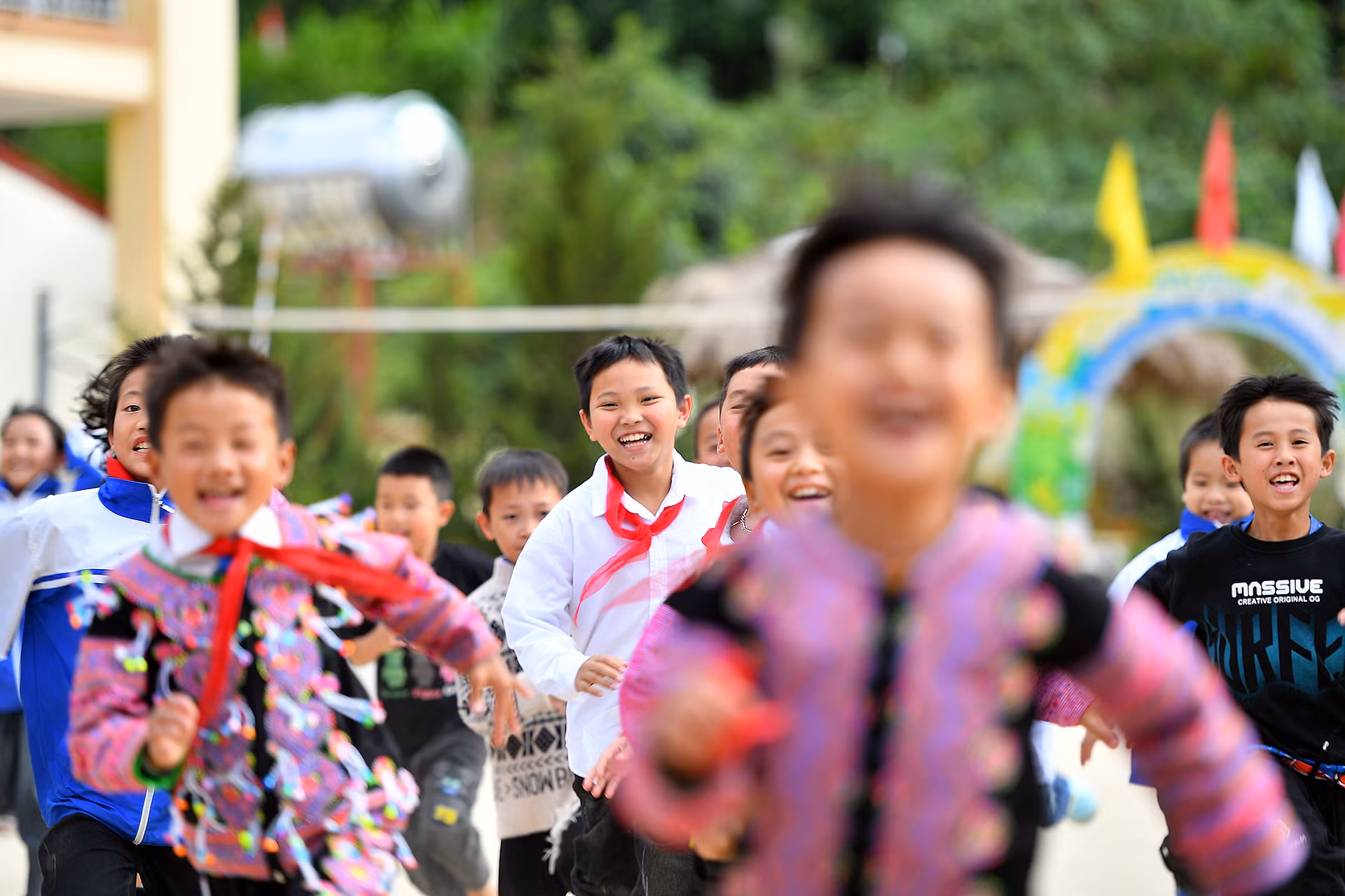 Tiêu biểu, cô Vì Thị Hằng, giáo viên tổng phụ trách Đội, Phó Bí thư Chi đoàn Trường Tiểu học Lóng Luông đã nghiên cứu, áp dụng hiệu quả "Giải pháp tạo hứng thú học môn âm nhạc cho học sinh dân tộc thiểu số lớp 3, lớp 5", được Hội đồng sáng kiến huyện Vân Hồ ghi nhận, đánh giá cao. Tiêu biểu, cô Vì Thị Hằng, giáo viên tổng phụ trách Đội, Phó Bí thư Chi đoàn Trường Tiểu học Lóng Luông đã nghiên cứu, áp dụng hiệu quả "Giải pháp tạo hứng thú học môn âm nhạc cho học sinh dân tộc thiểu số lớp 3, lớp 5", được Hội đồng sáng kiến huyện Vân Hồ ghi nhận, đánh giá cao.